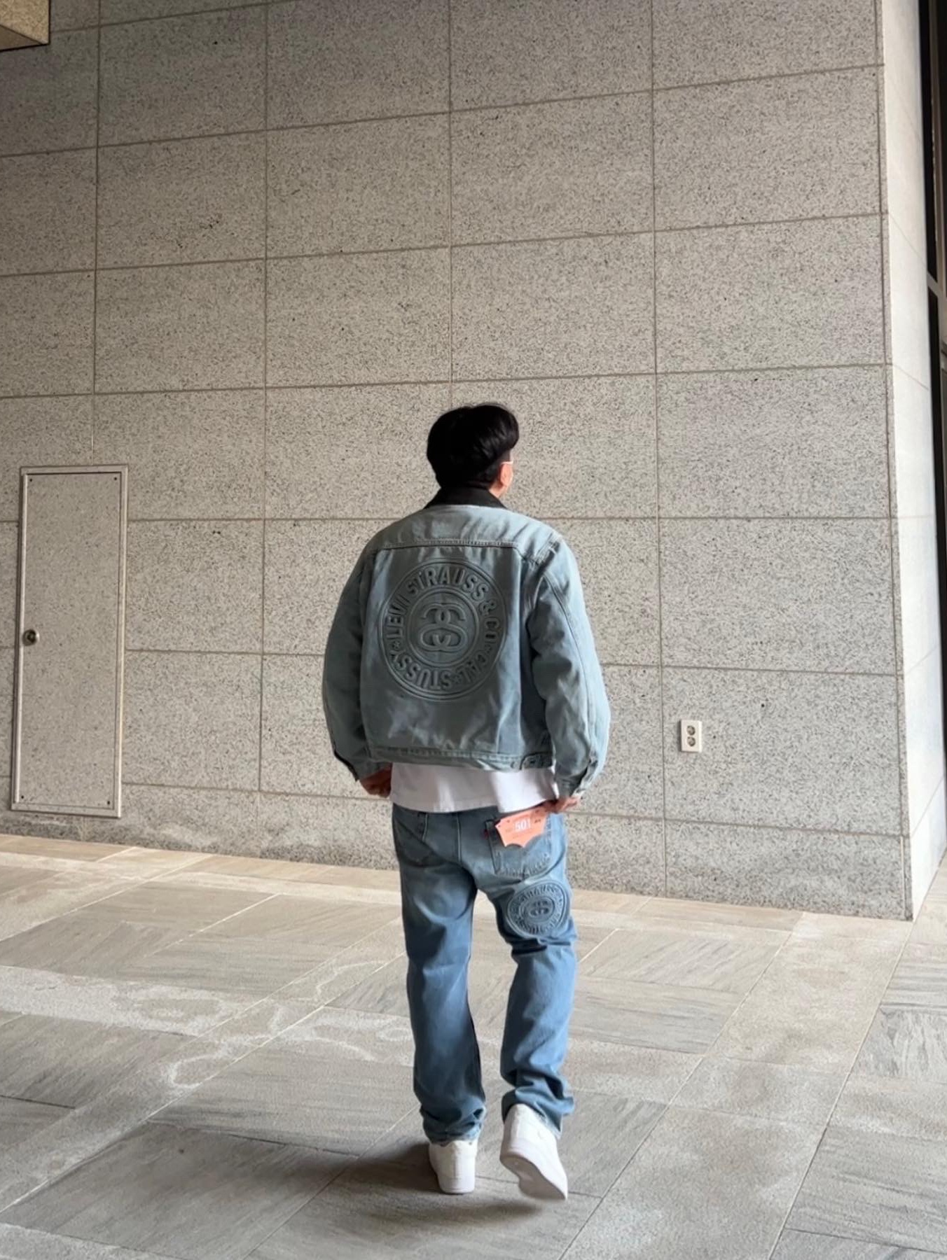 Stussy x Levi's Embossed 501 Jean Indigo, Stussy x Levi's Embossed Trucker Jacket Indigo 착용 스타일 - 1