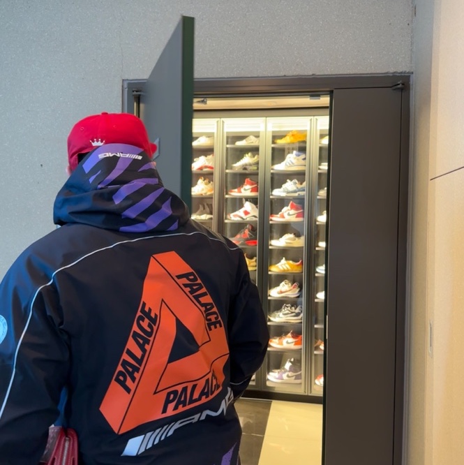 Palace x AMG Gore-Tex Jacket Black - 21SS, Gucci x Adidas Gazelle Sneakers Yellow White 착용 스타일