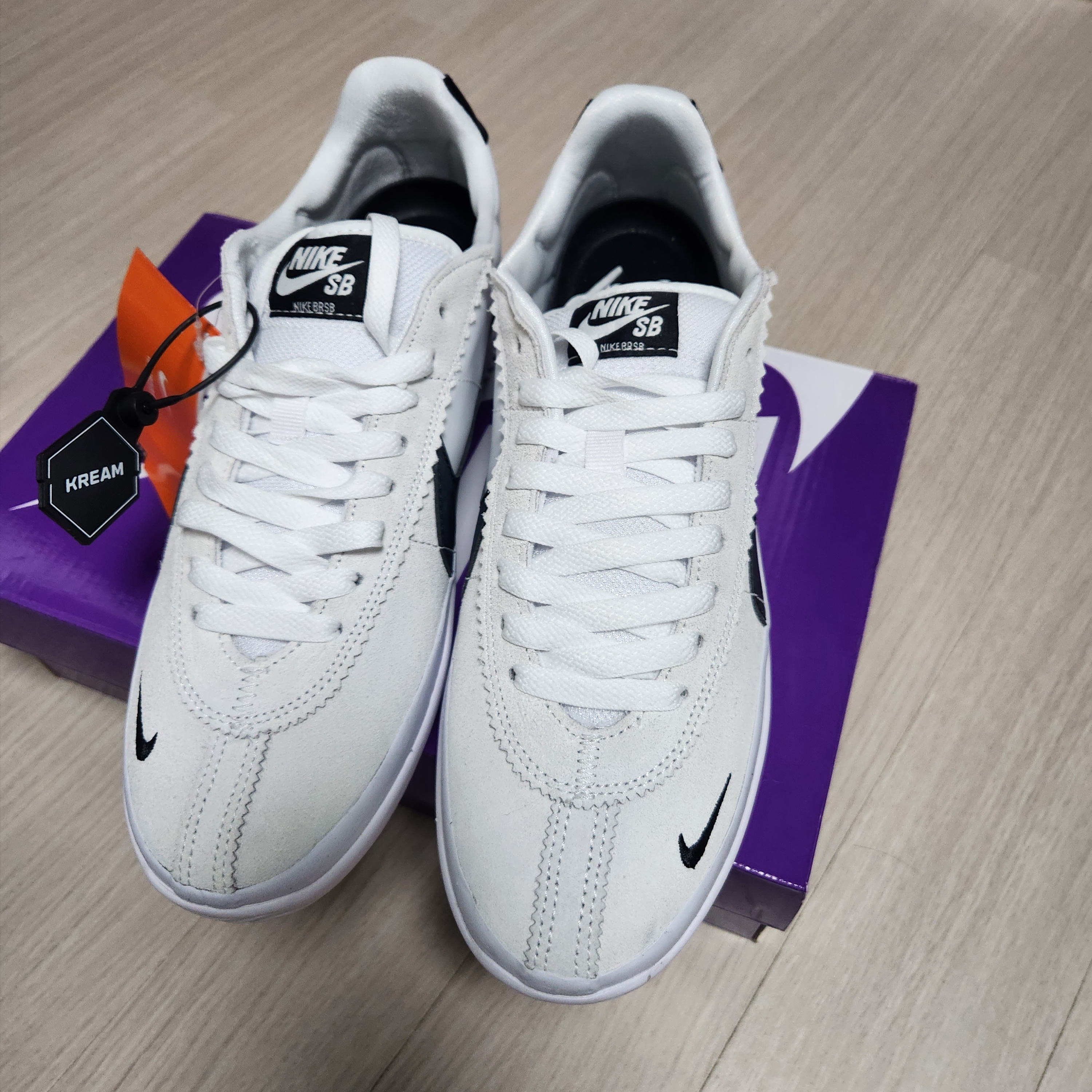 Nike BRSB White Black 착용 스타일