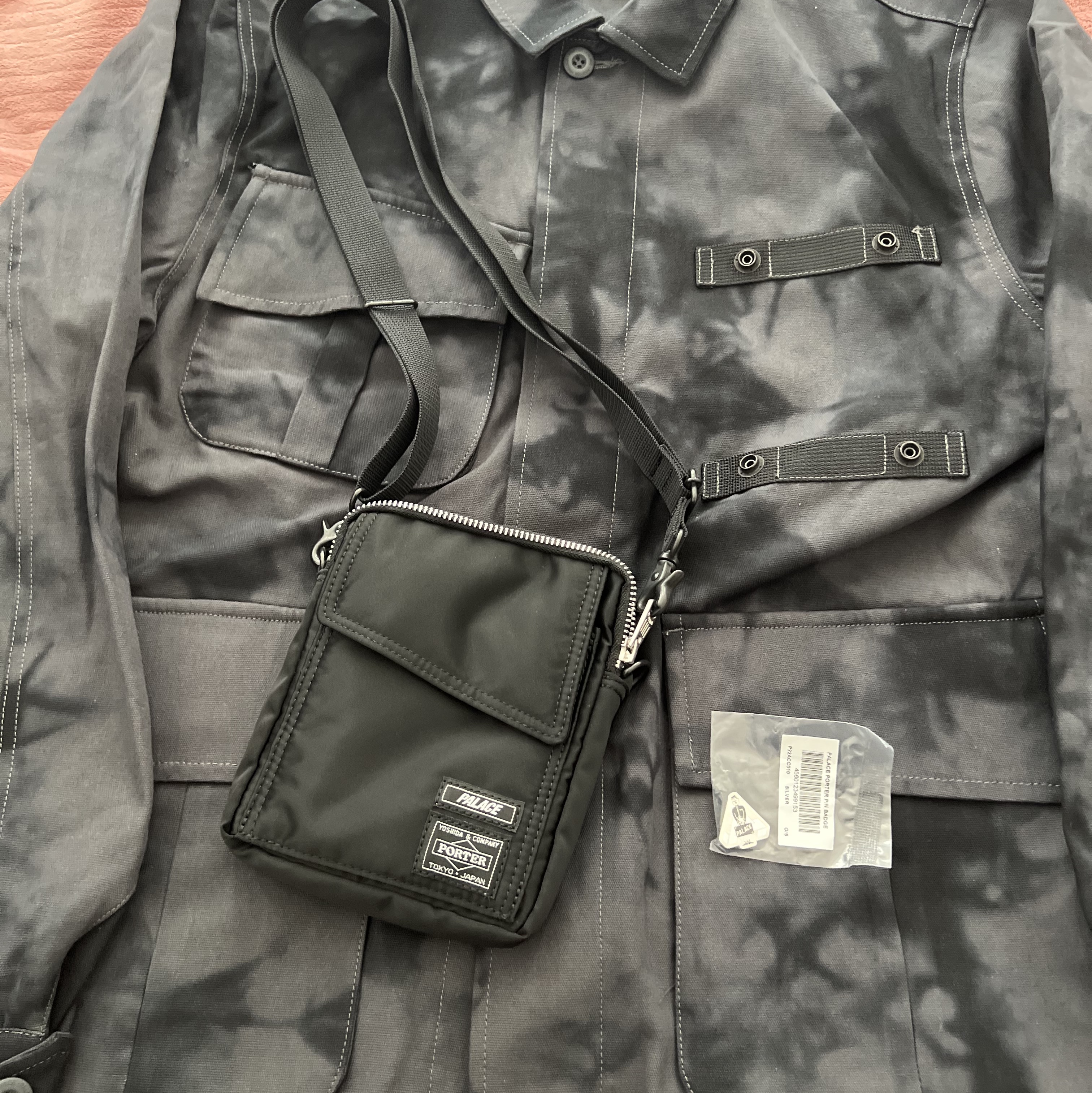 Palace x Porter Jacket & Pocket Bag Black 착용 스타일 - 2