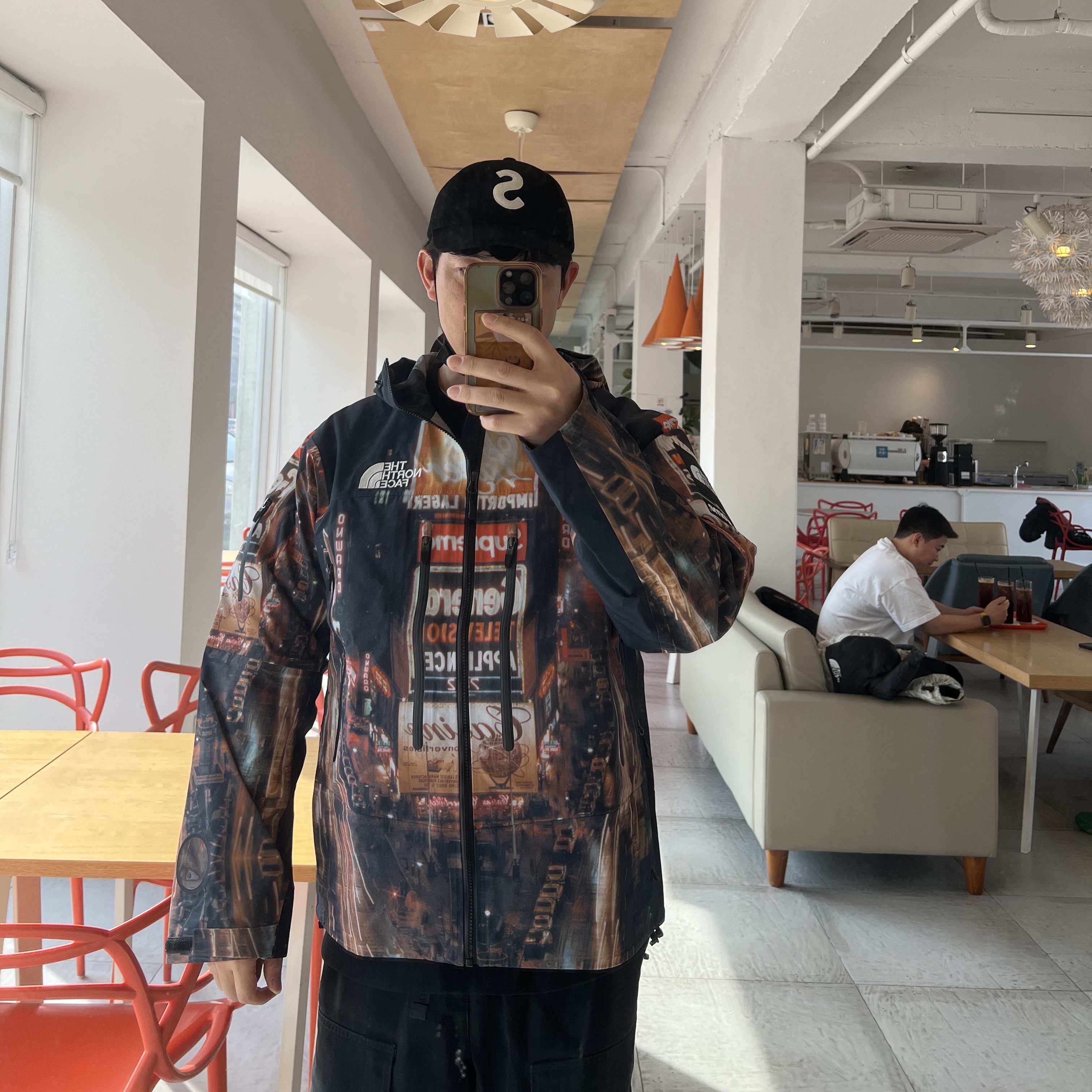 Supreme x The North Face Taped Seam Shell Jacket Times Square - 22FW 착용 스타일