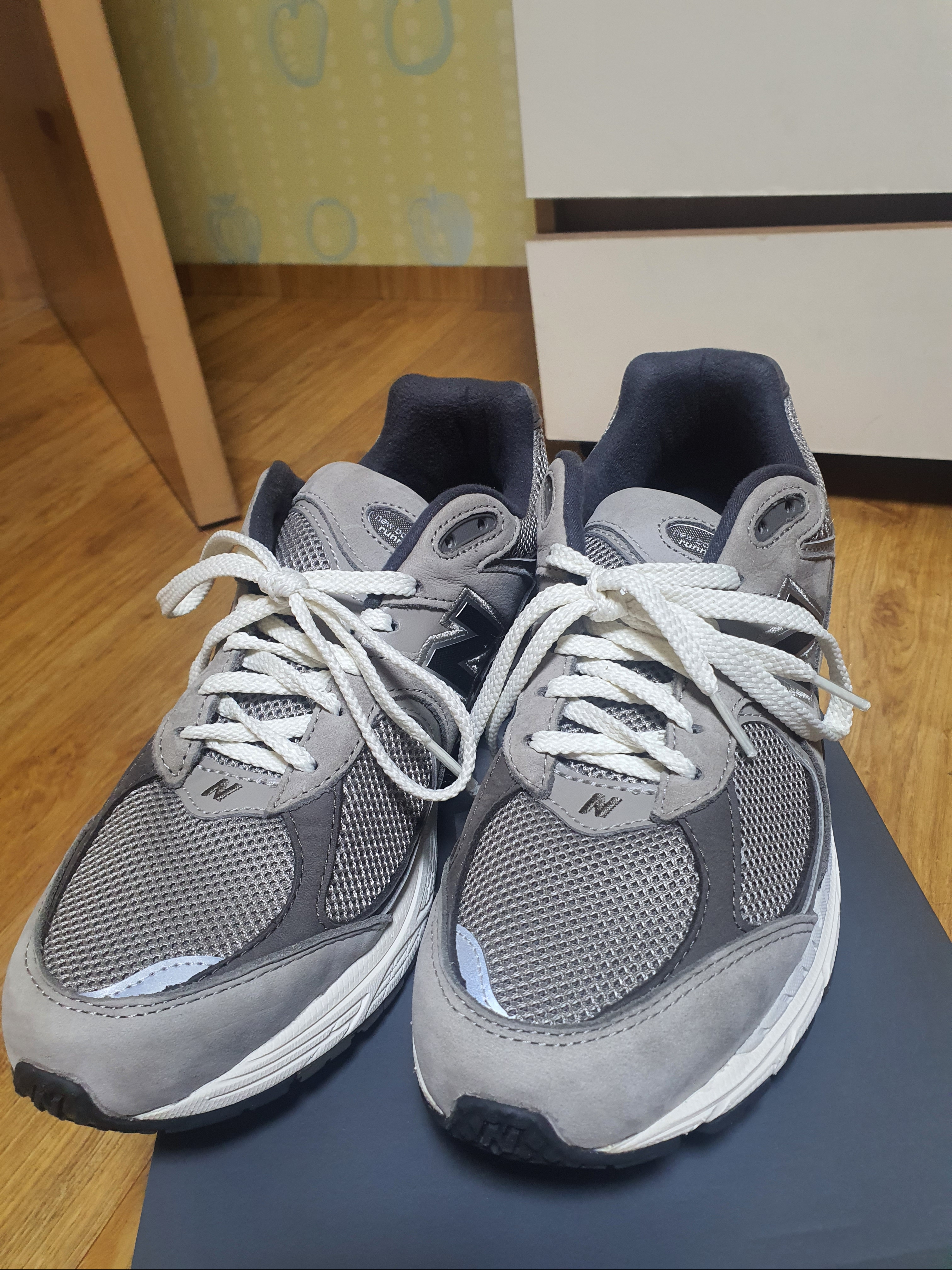 New Balance 2002 Warm Alpaca 착용 스타일