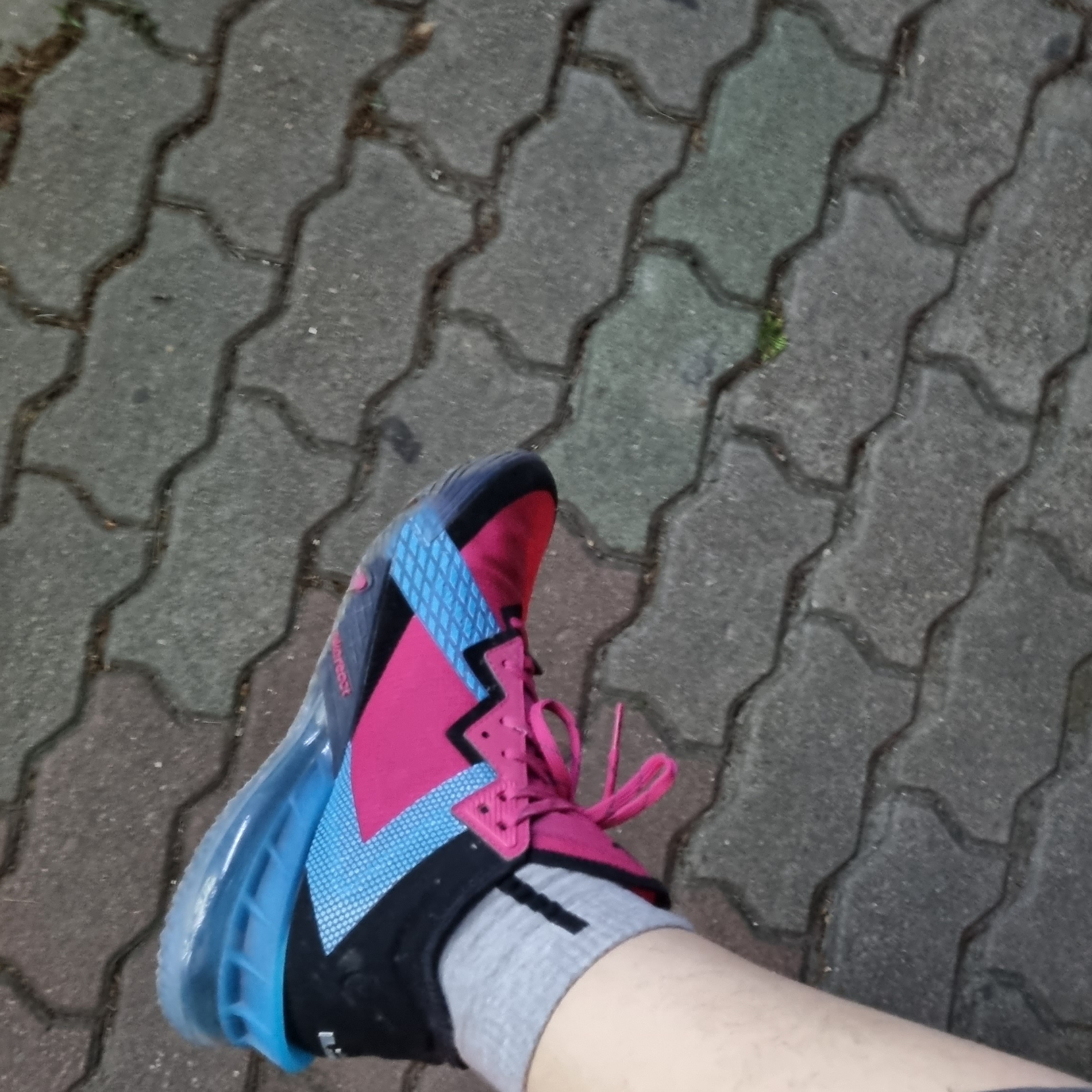 Nike LeBron 18 Low Neon Nights 착용 스타일 - 2