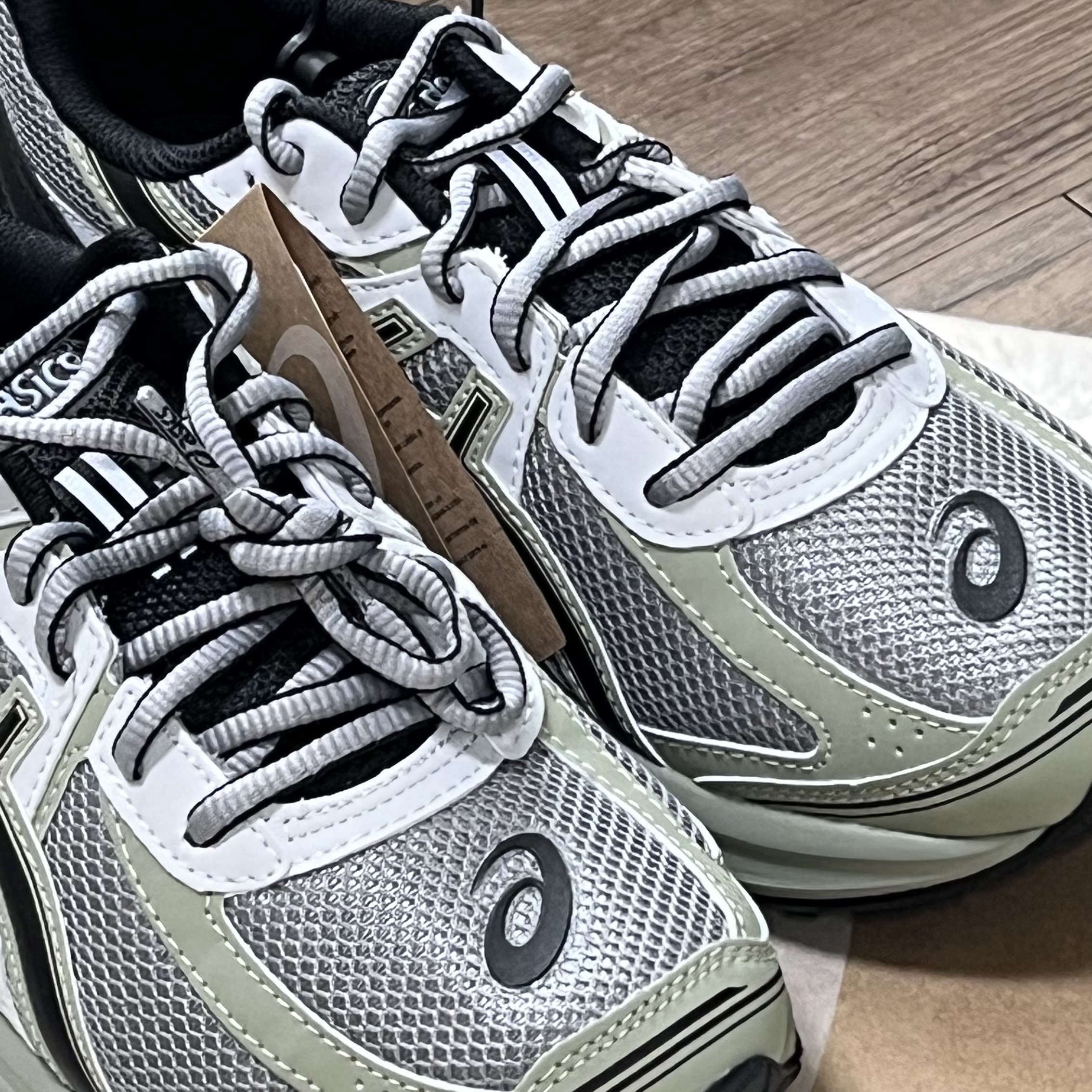 Asics Jog 100 S Sheet Rock - 2E Wide 착용 스타일 - 2