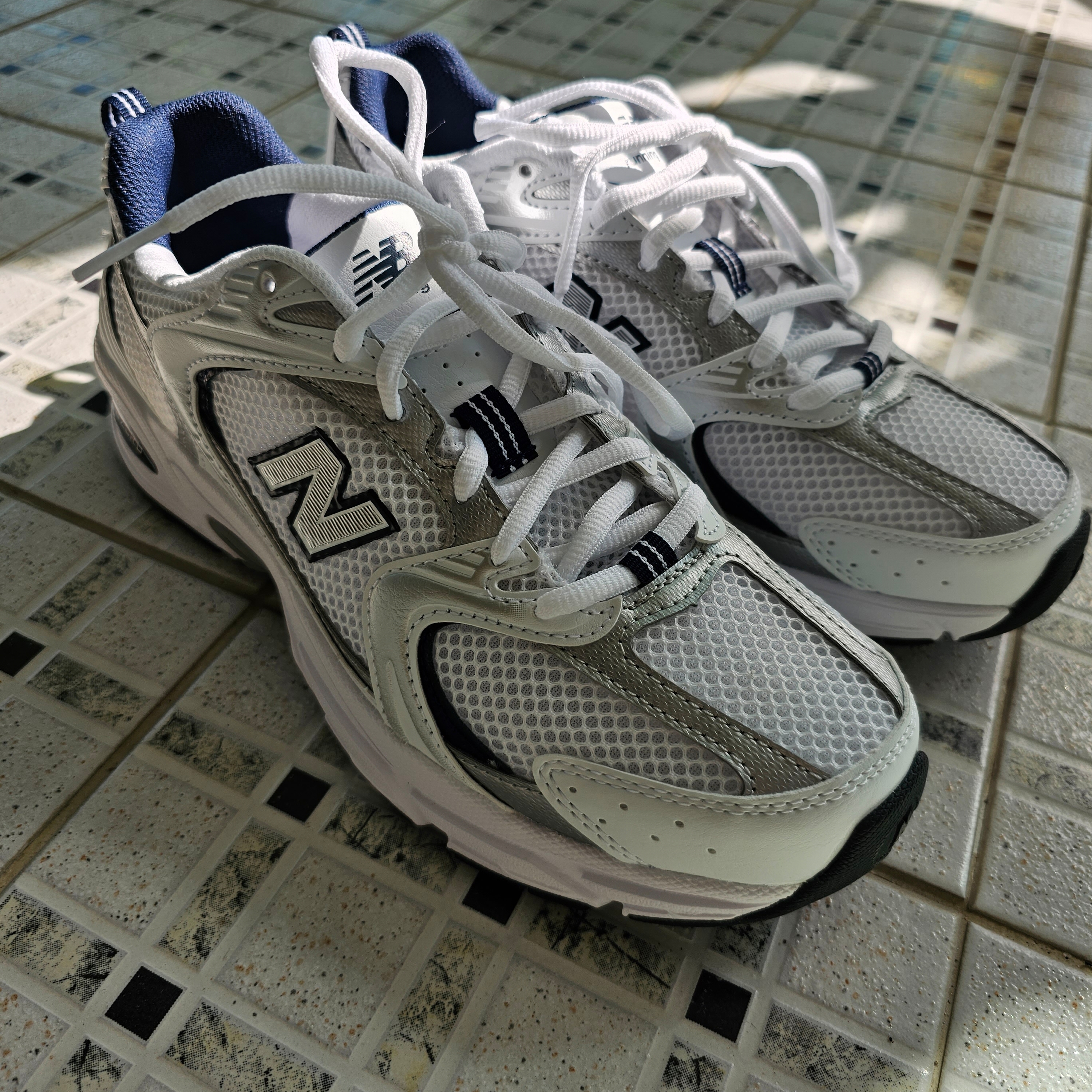 New Balance 530 White 착용 스타일
