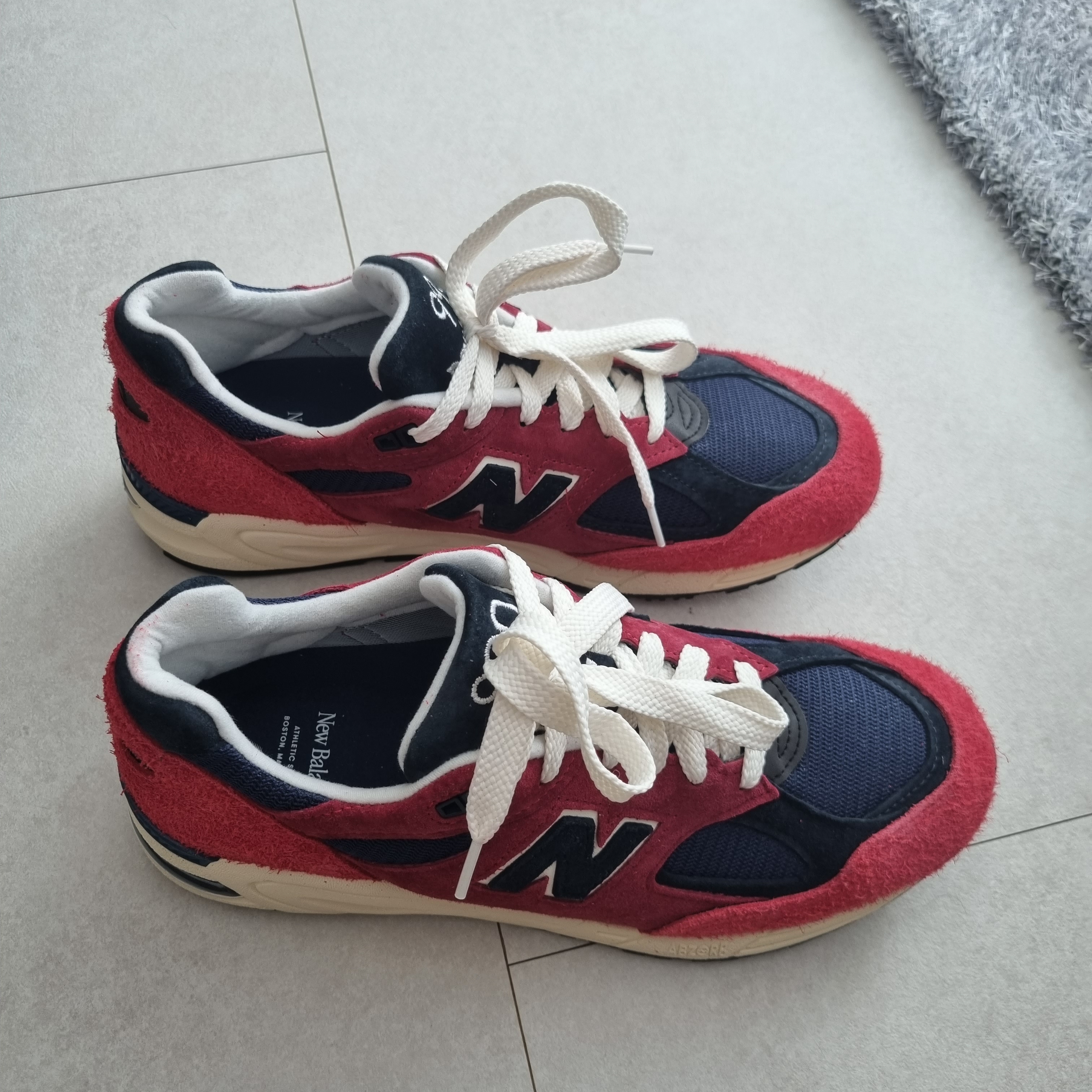 New Balance 990v2 Made in USA Chrysanthemum Navy 착용 스타일