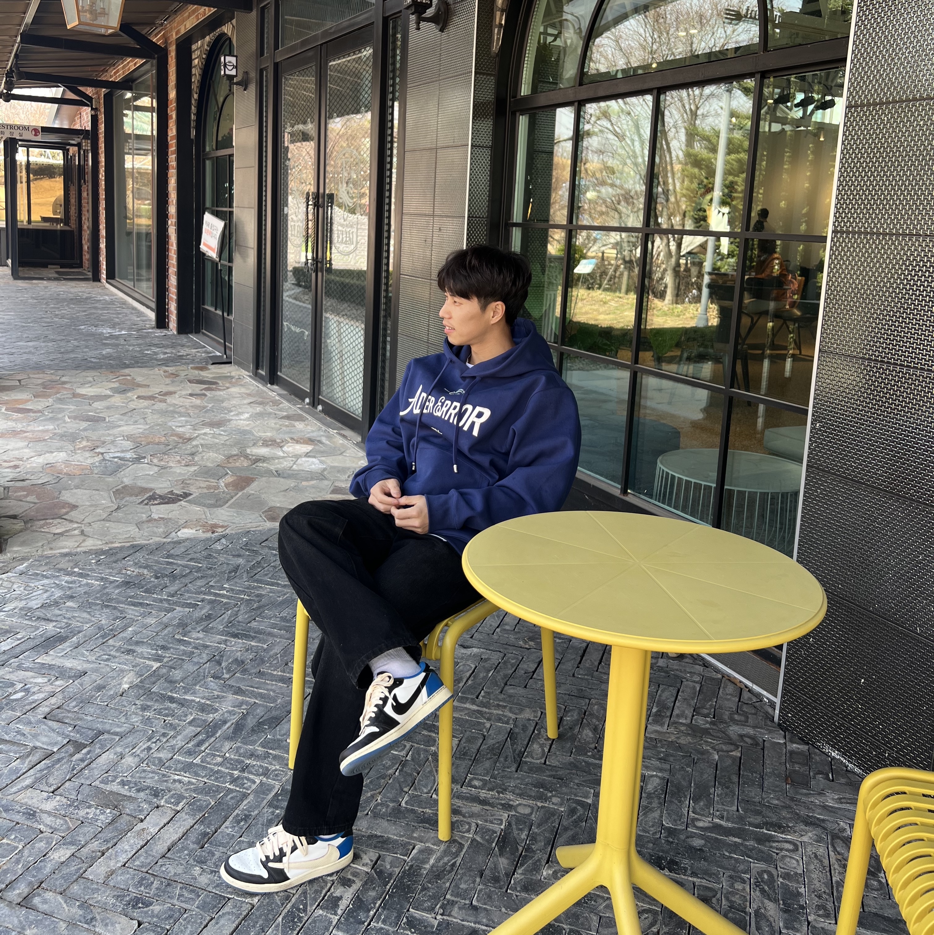Ader Error Verif Logo Hoodie Navy, Jordan 1 x Travis Scott x Fragment Retro Low OG SP Military Blue 착용 스타일 - 2