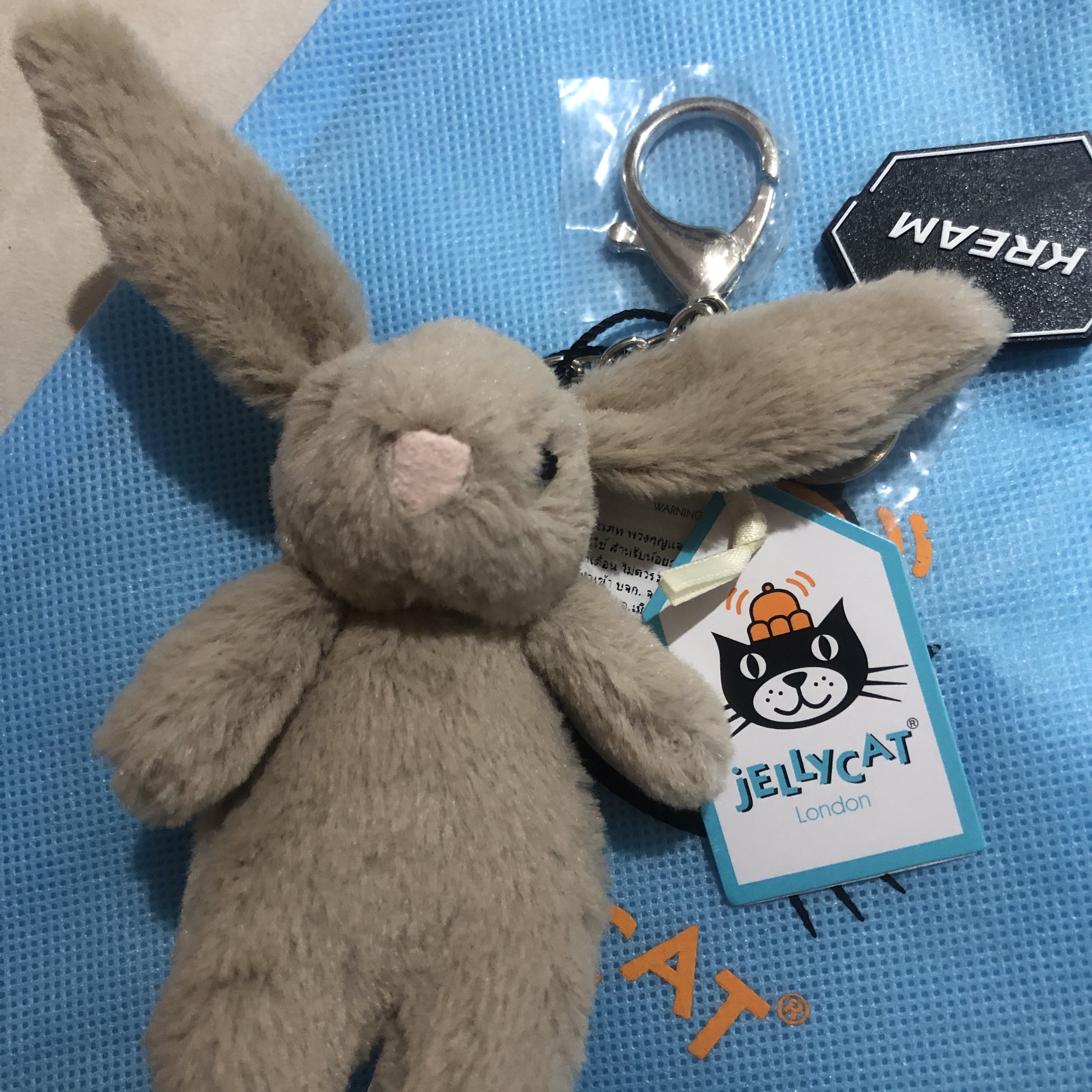 Jellycat Bashful Bunny Bag Charm Beige 착용 스타일