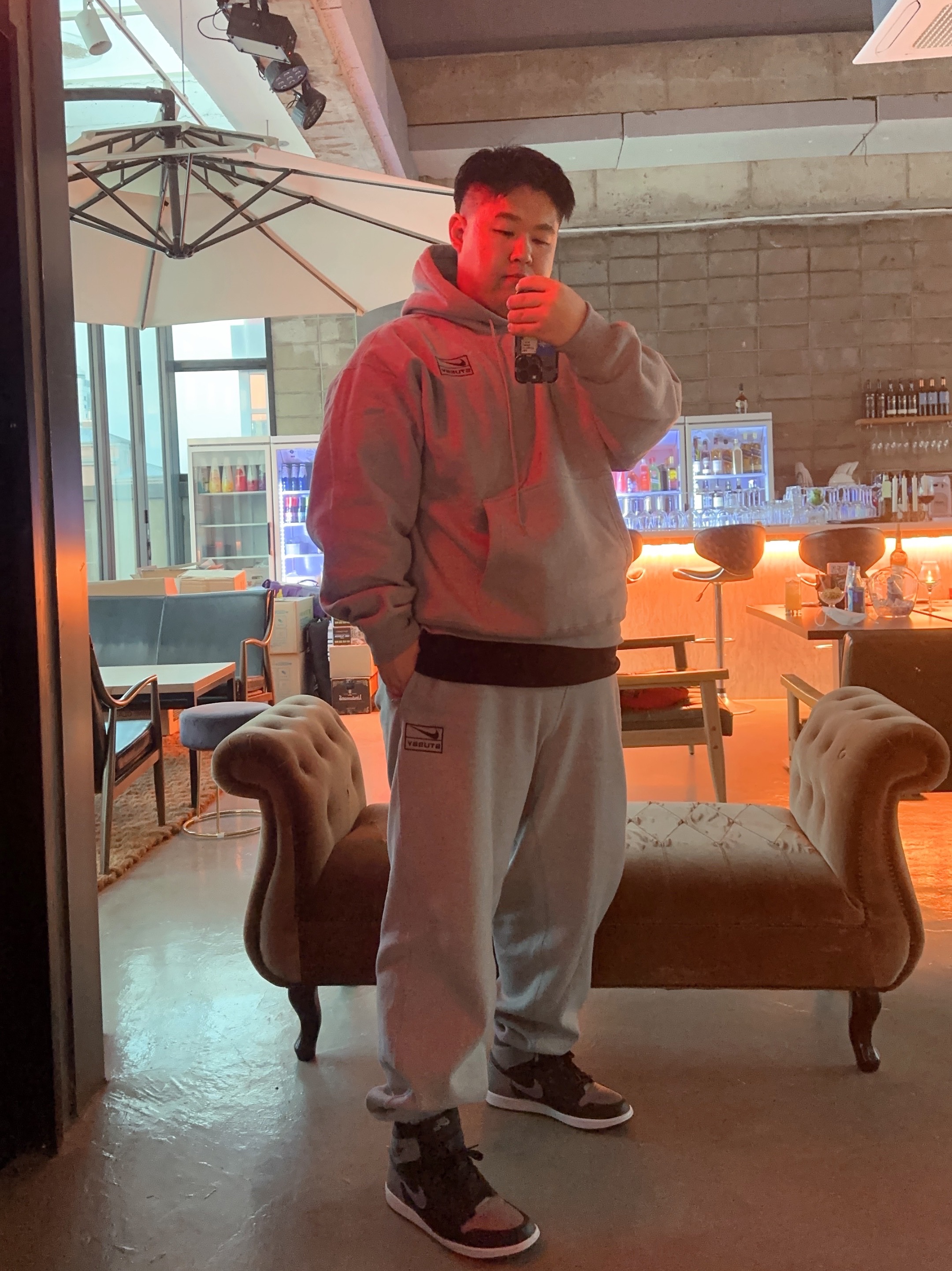 Jordan 1 Retro High OG Shadow 2018, Nike x Stussy NRG RA Pullover Hoodie Dark Grey Heather (DJ9488-063) 착용 스타일