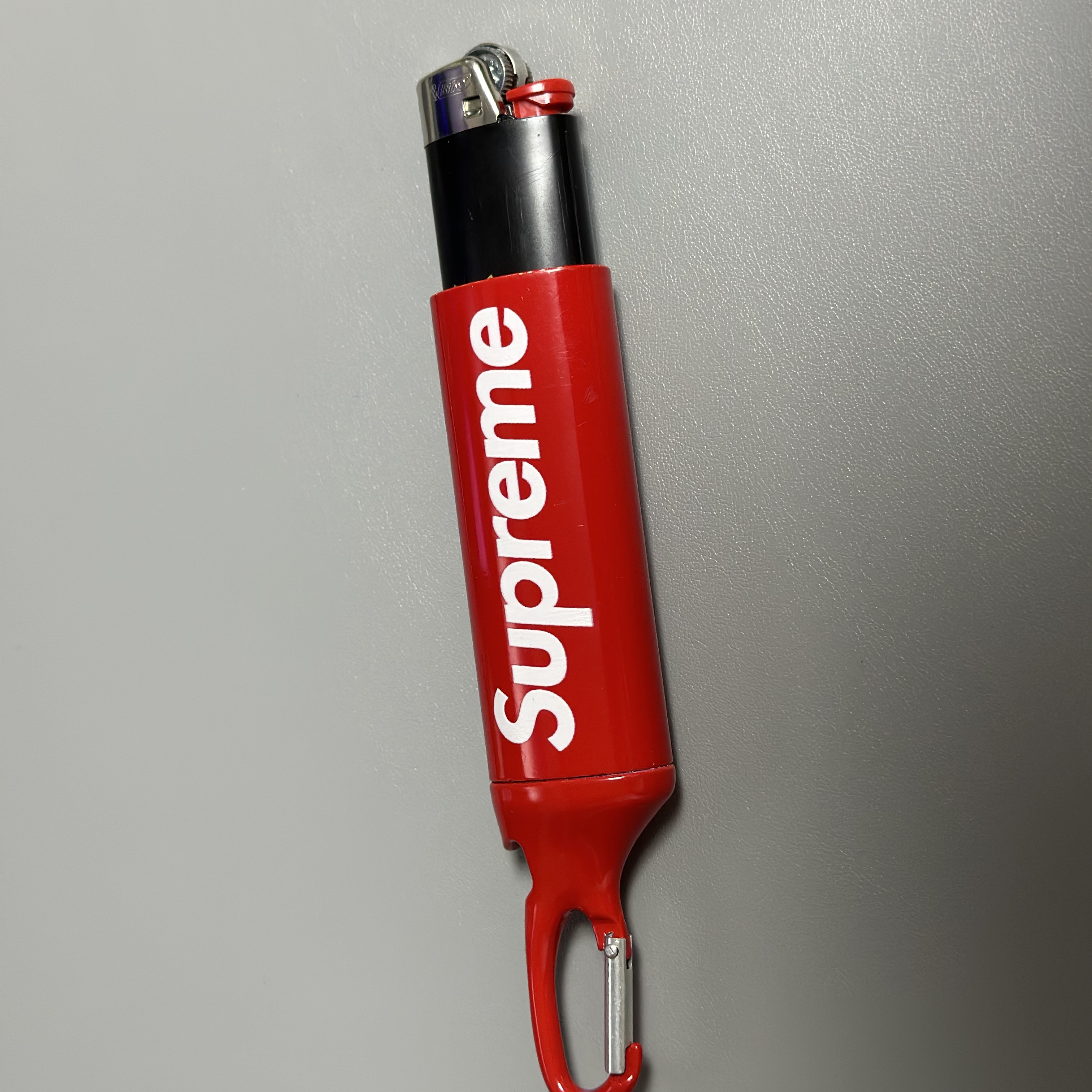 Supreme Lighter Case Carabiner Red - 22SS, Supreme Chapstick Red (3 Pack) 착용 스타일 - 2