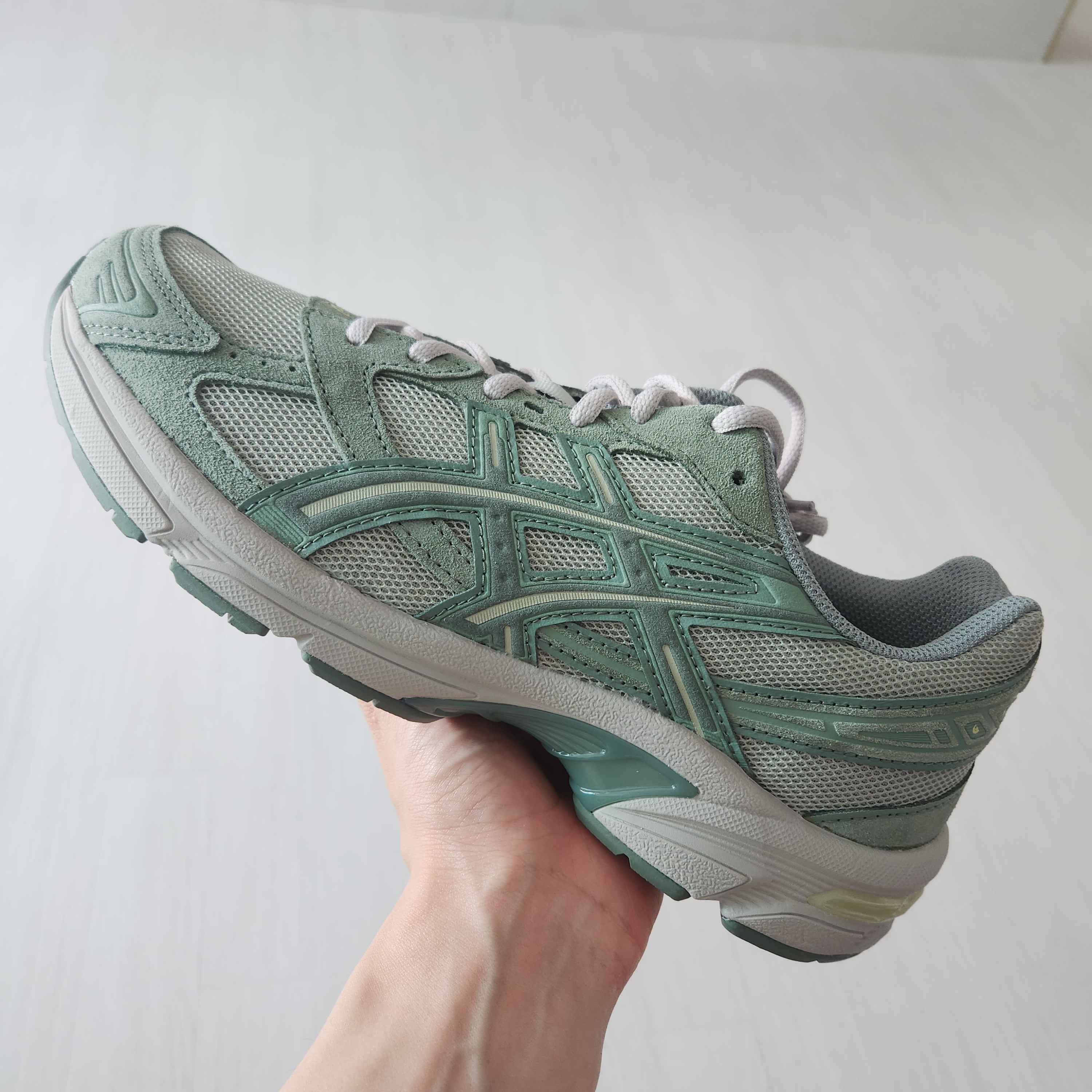 Asics Gel-1130 Olive Grey Ivy 착용 스타일