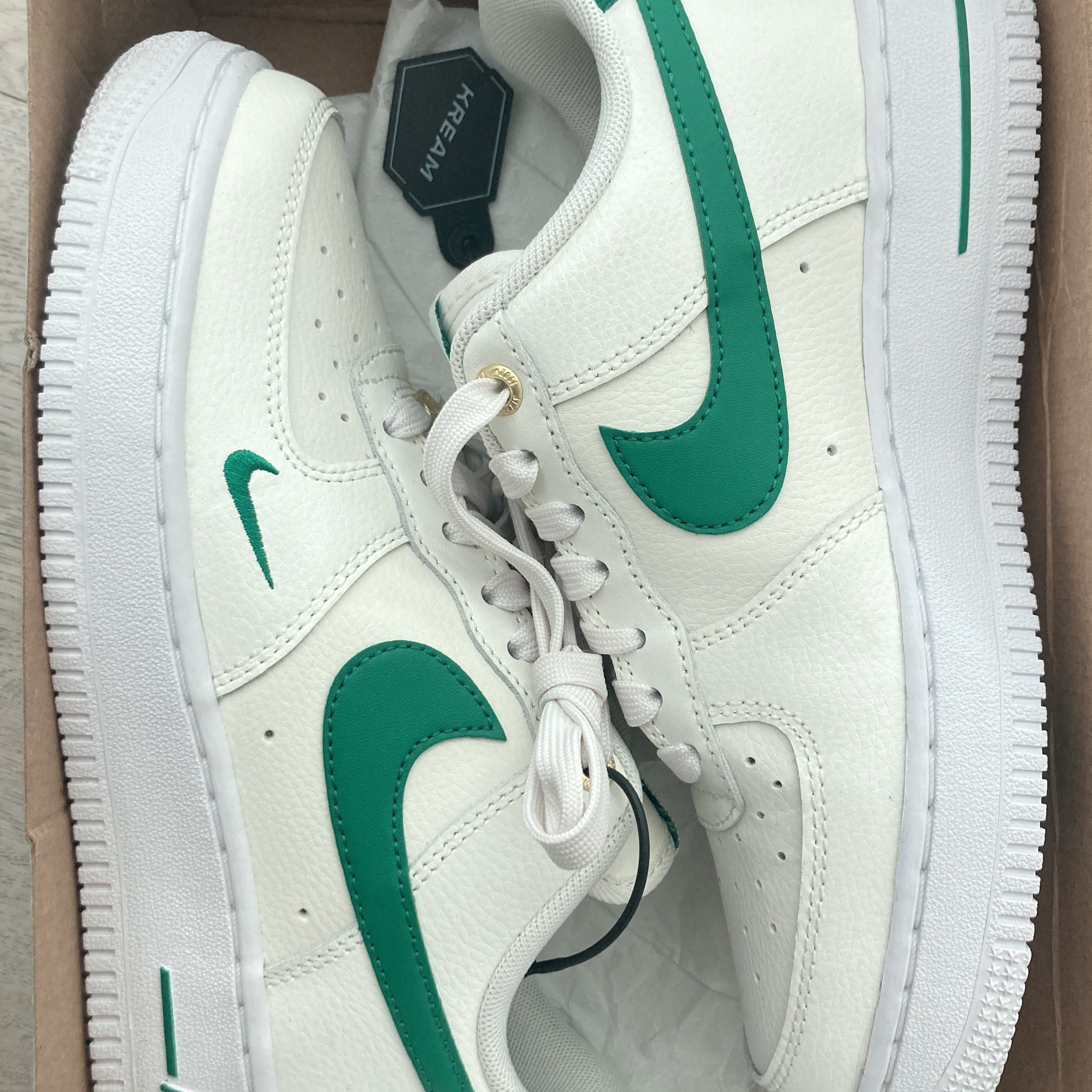 (W) Nike Air Force 1 '07 SE 40th Anniversary Join Forces Sail Malachite 착용 스타일 - 1