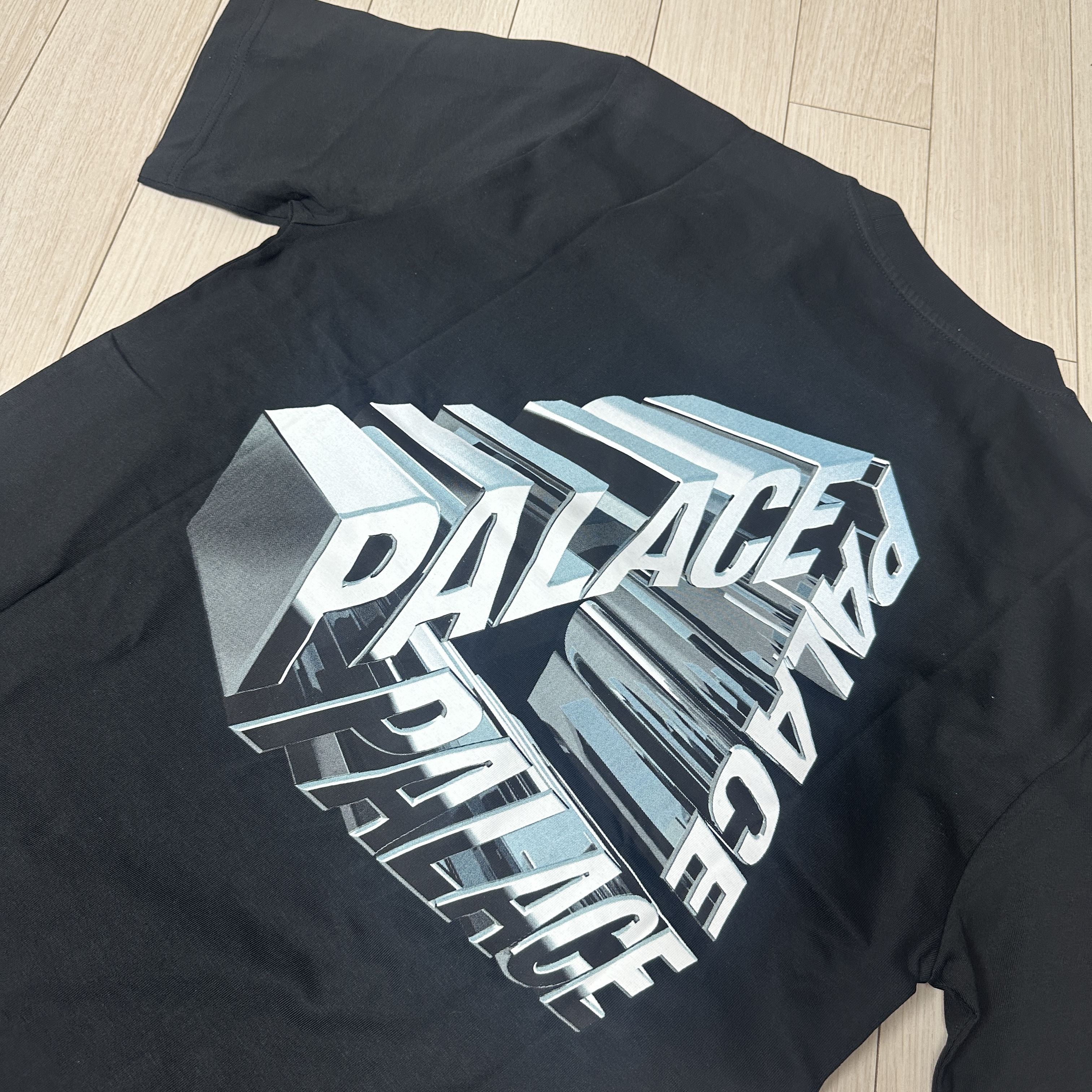 Palace Tri-Chrome T-Shirt Black - 23SS 착용 스타일