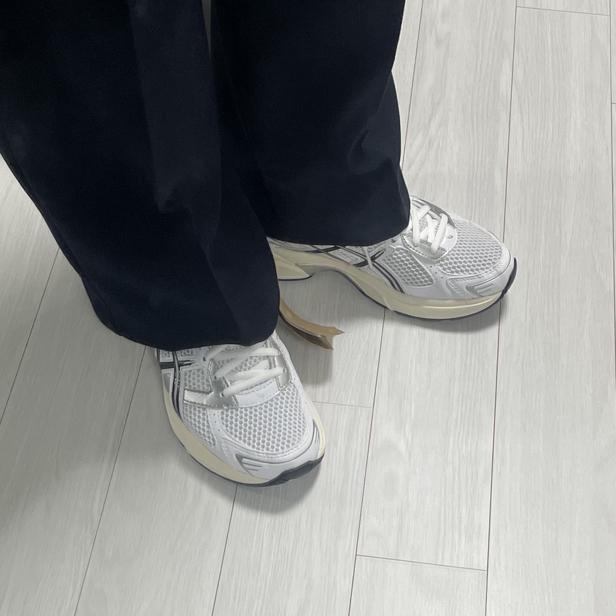 (W) Asics Gel-1130 White Midnight 착용 스타일 - 2