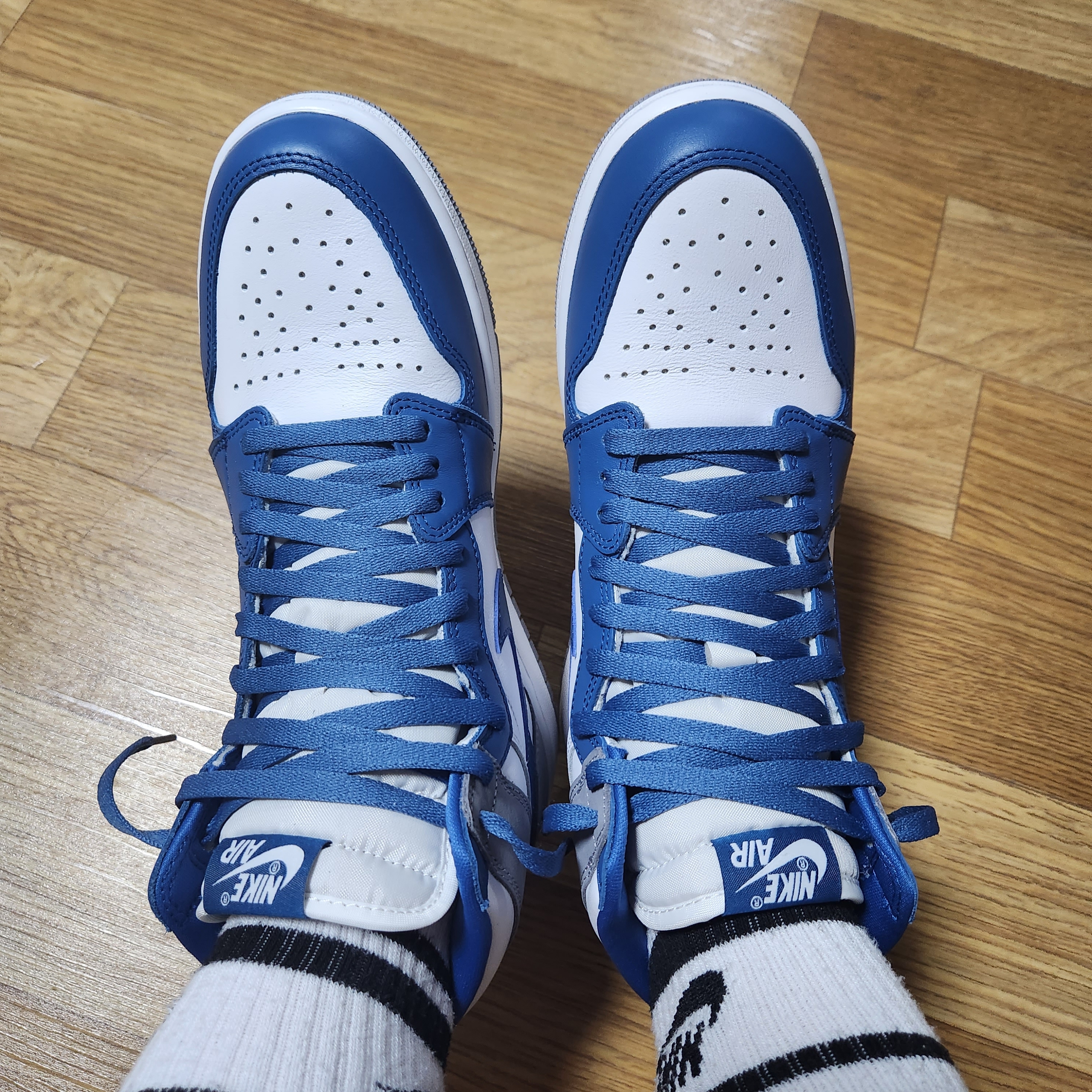 Jordan 1 Retro High OG True Blue 착용 스타일 - 2