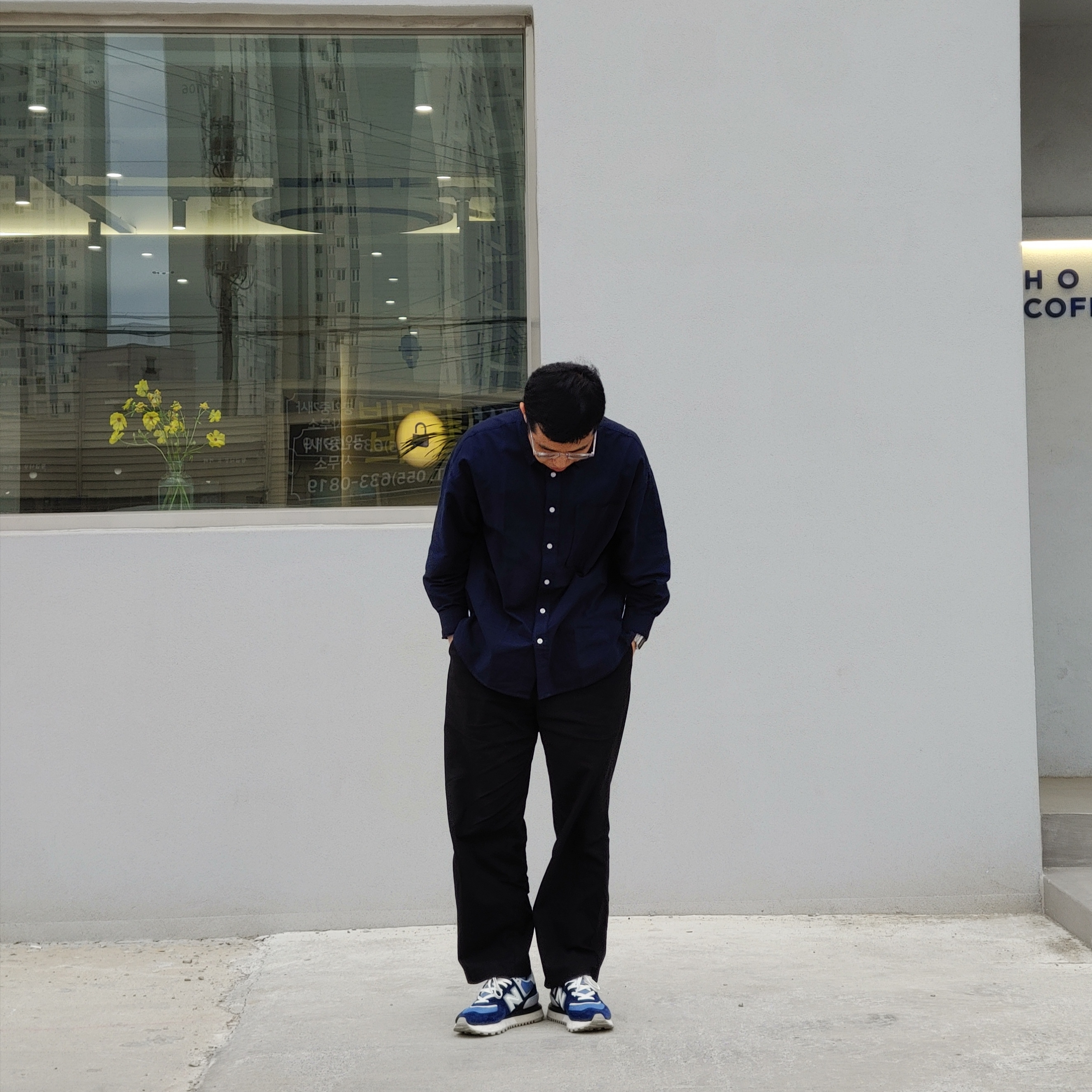 New Balance 574 Legacy Navy Sea Salt 착용 스타일 - 1