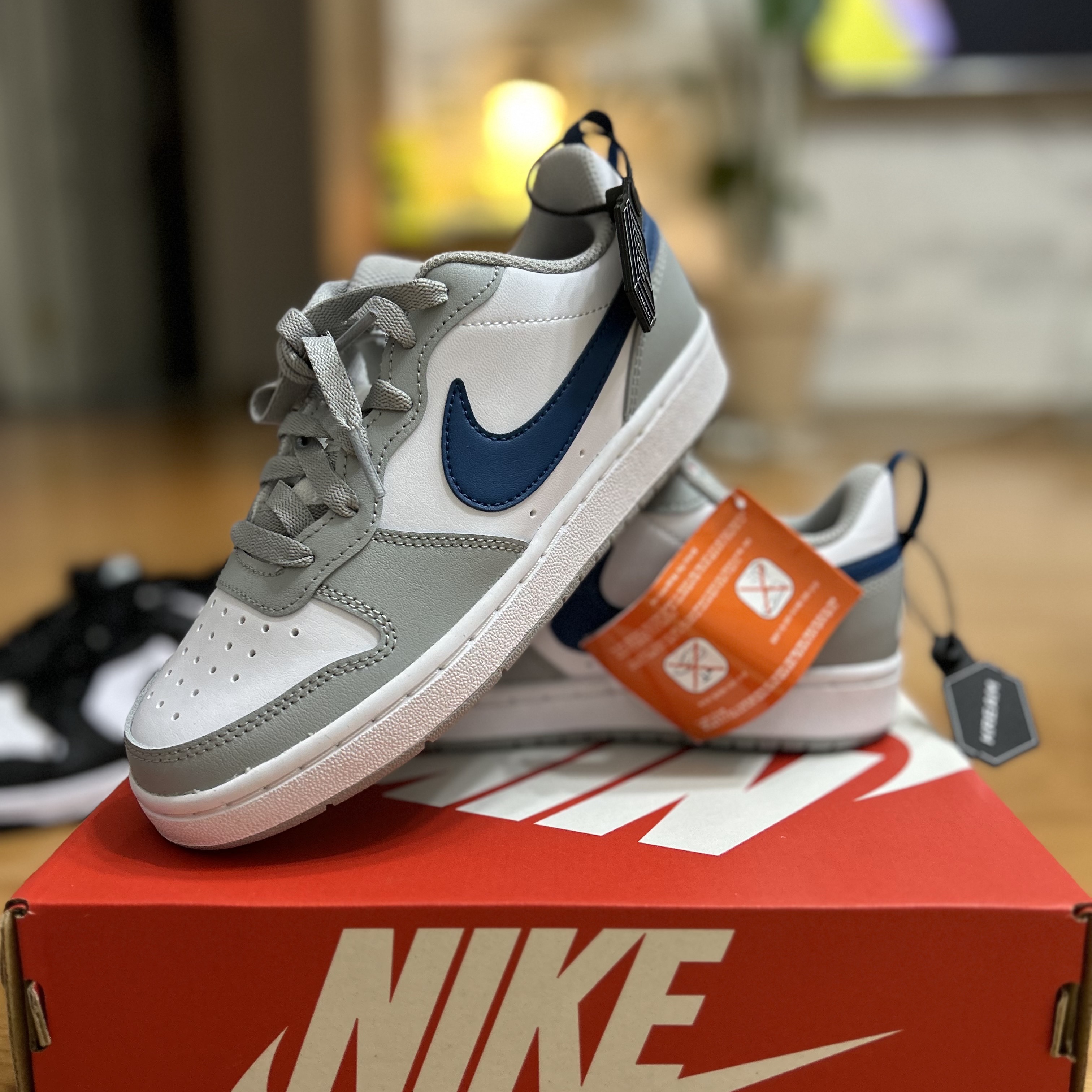 (GS) Nike Court Borough Low 2 Light Smoke Grey 착용 스타일 - 2