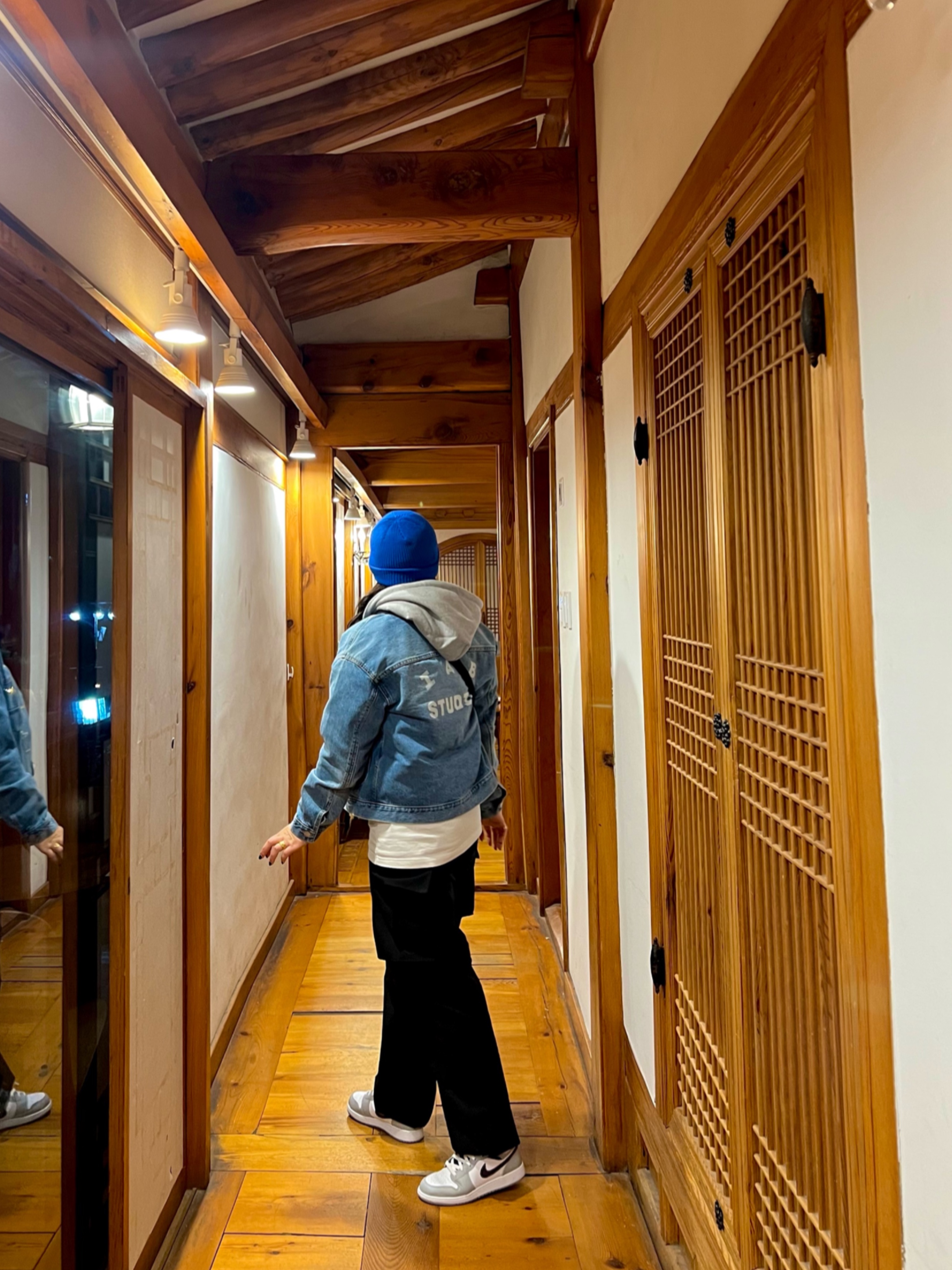 IAB Studio x Lee Denim Jacket Indigo Indigo Medium, Stussy Basic Cuff Beanie Blue 착용 스타일