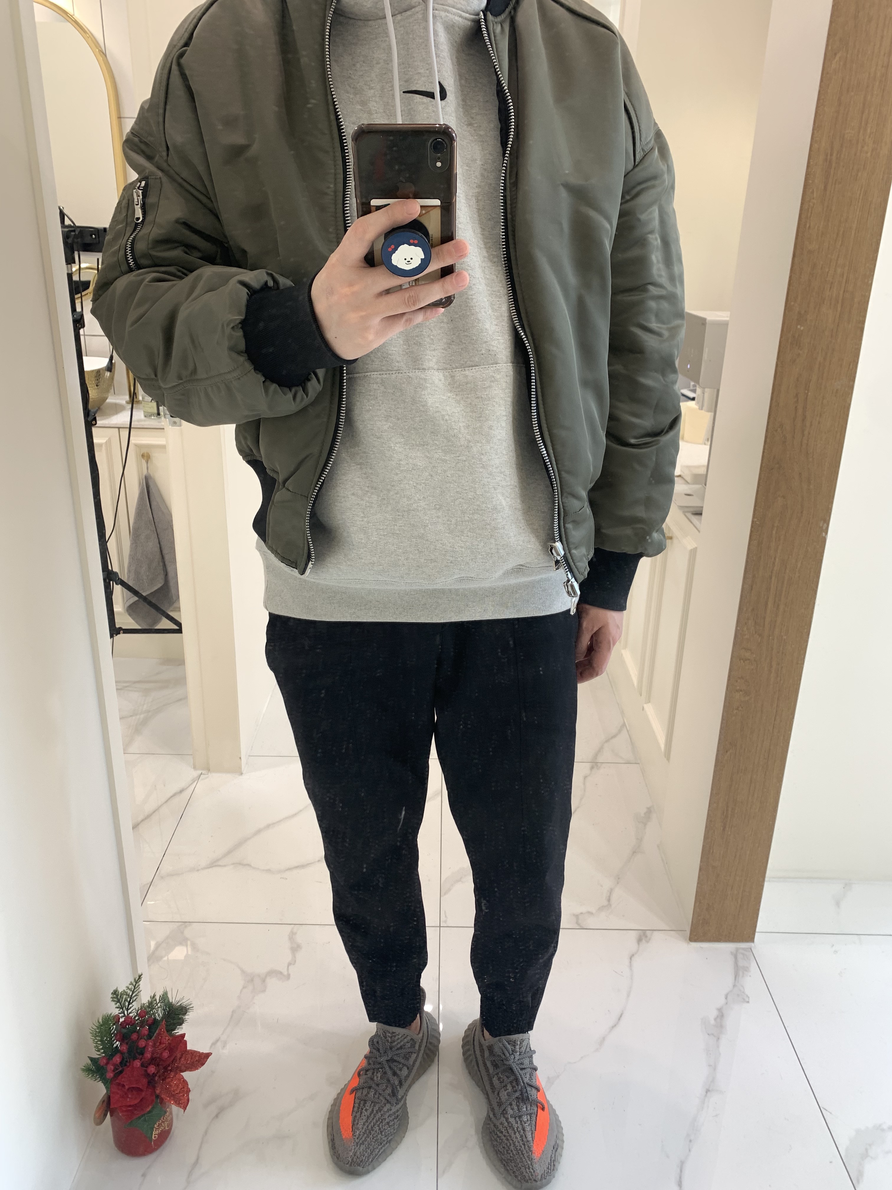 Adidas Yeezy Boost 350 V2 Beluga - Reflective, Nike x Drake Nocta Cardinal Stock Essential Hoodie Grey - US/EU 착용 스타일 - 2