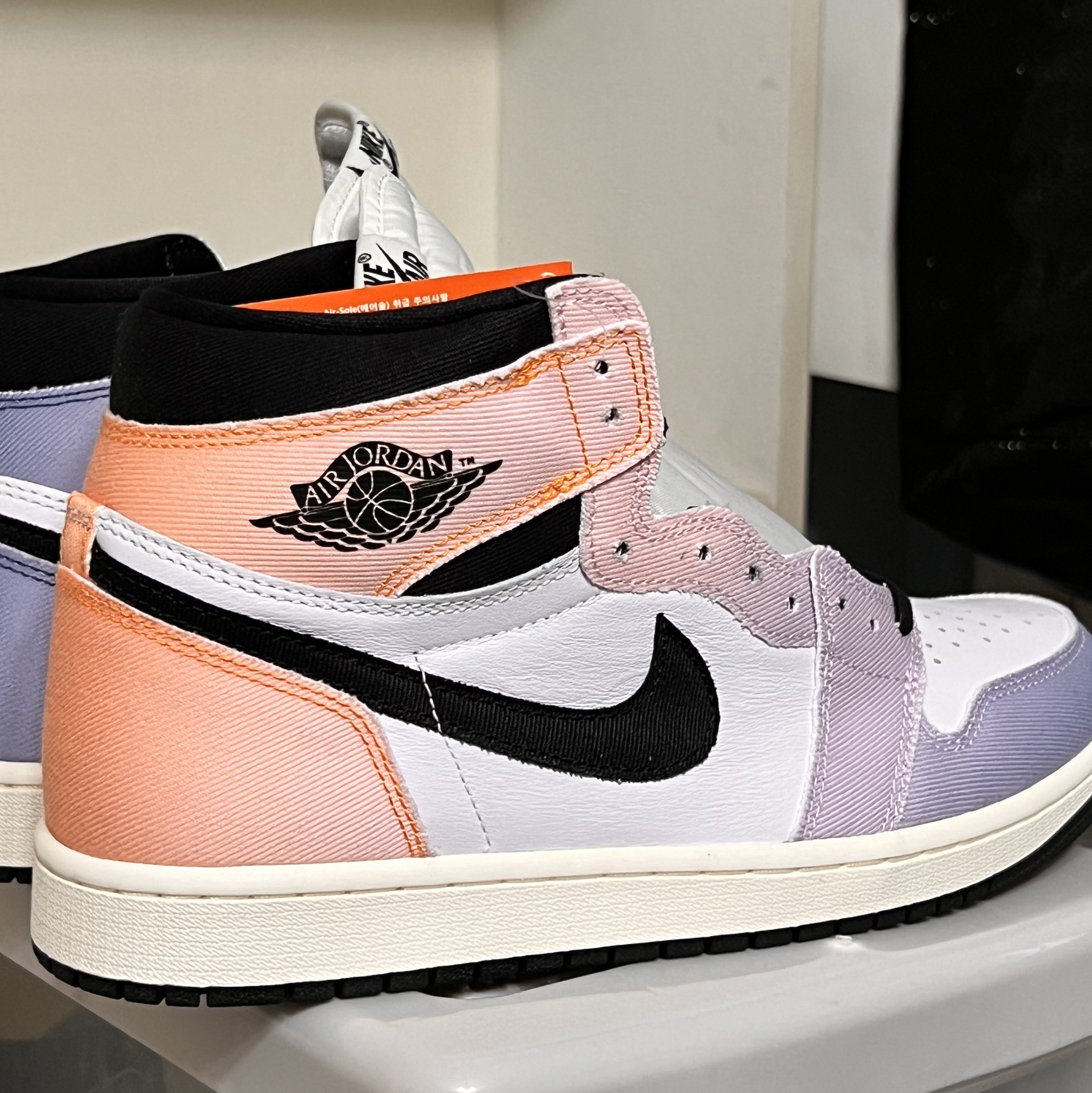 Jordan 1 Retro High OG Multi Color 착용 스타일 - 1