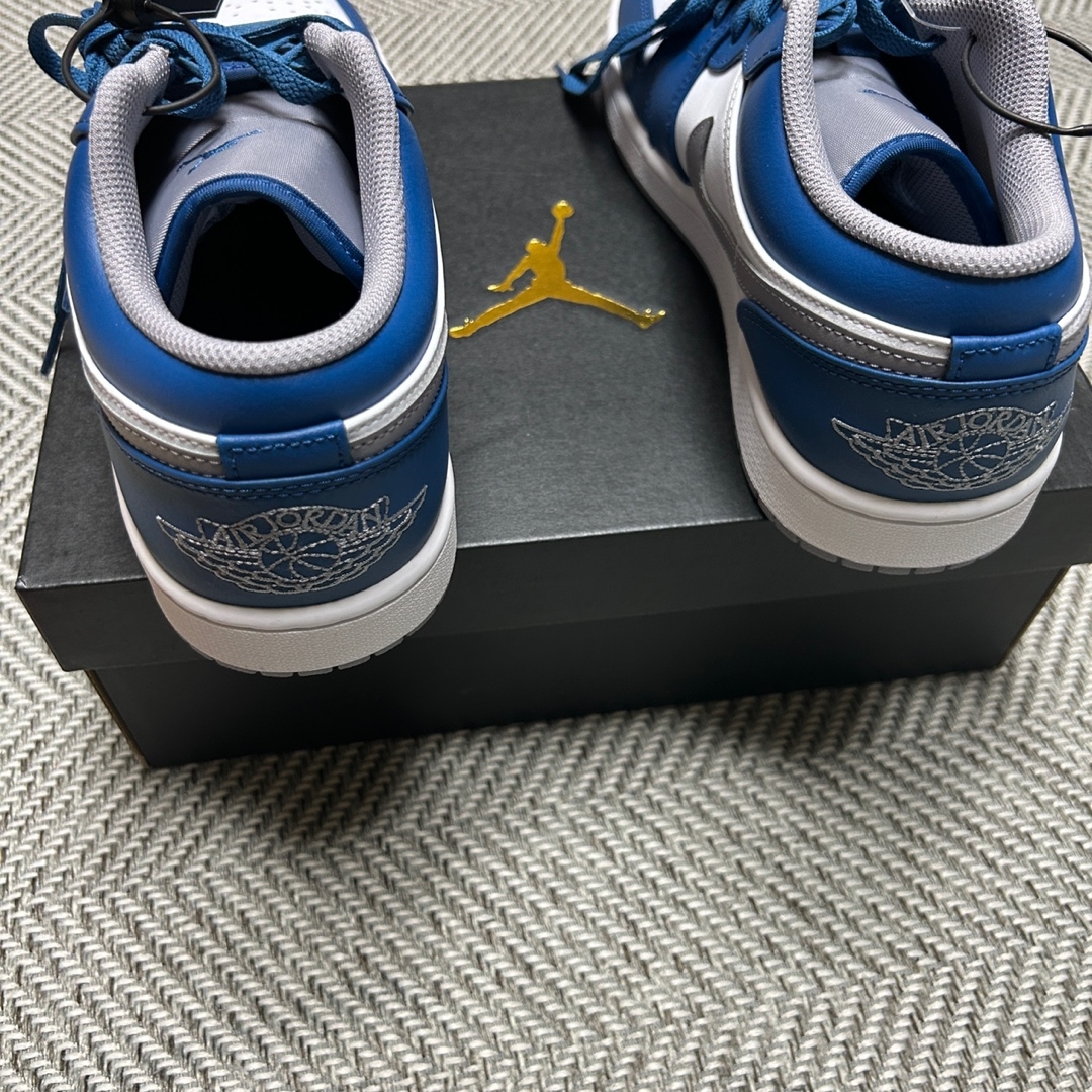 Jordan 1 Low True Blue Cement Grey 착용 스타일 - 1