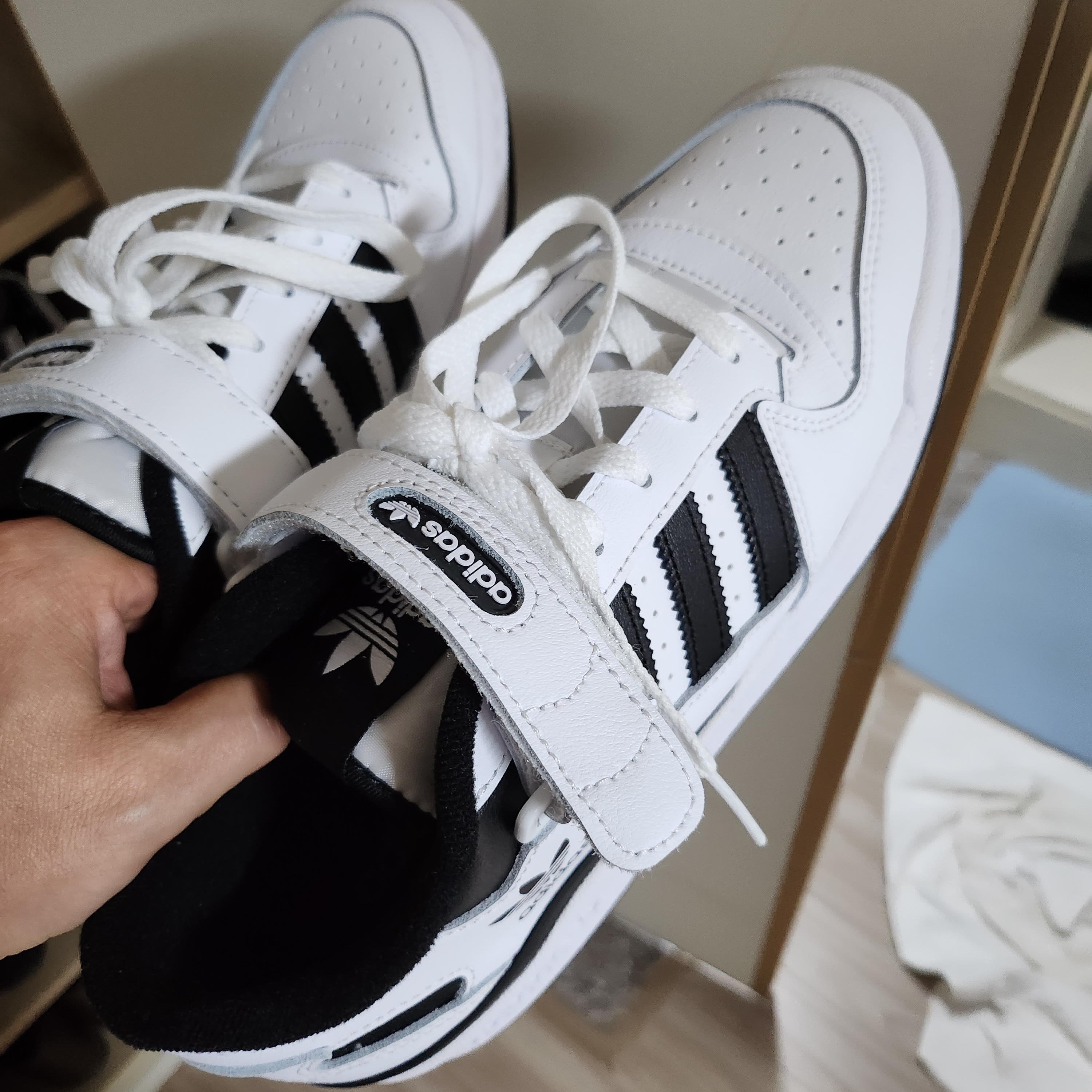 Adidas Forum Low White Black 착용 스타일