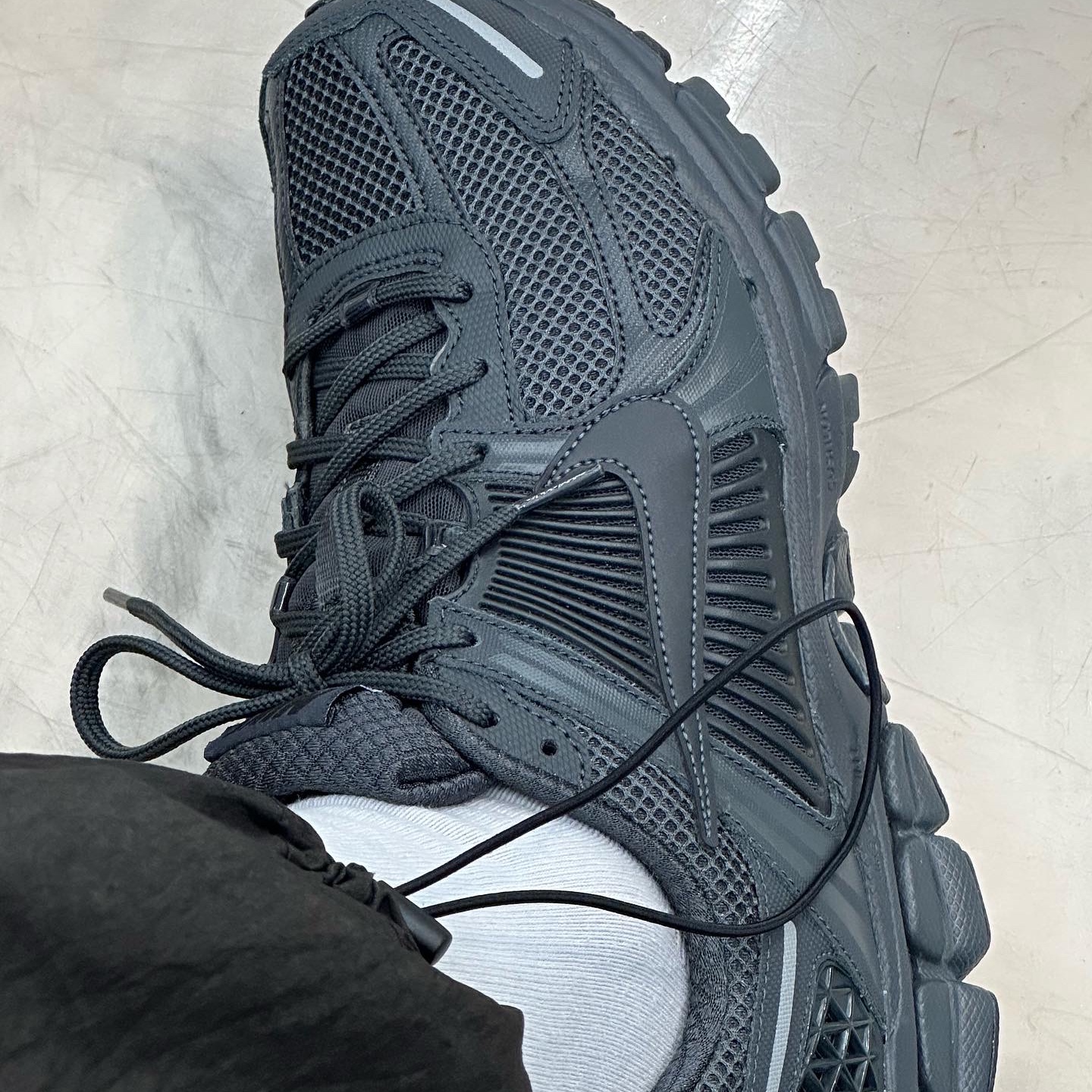 Nike Zoom Vomero 5 SP Anthracite 2023 착용 스타일 - 2