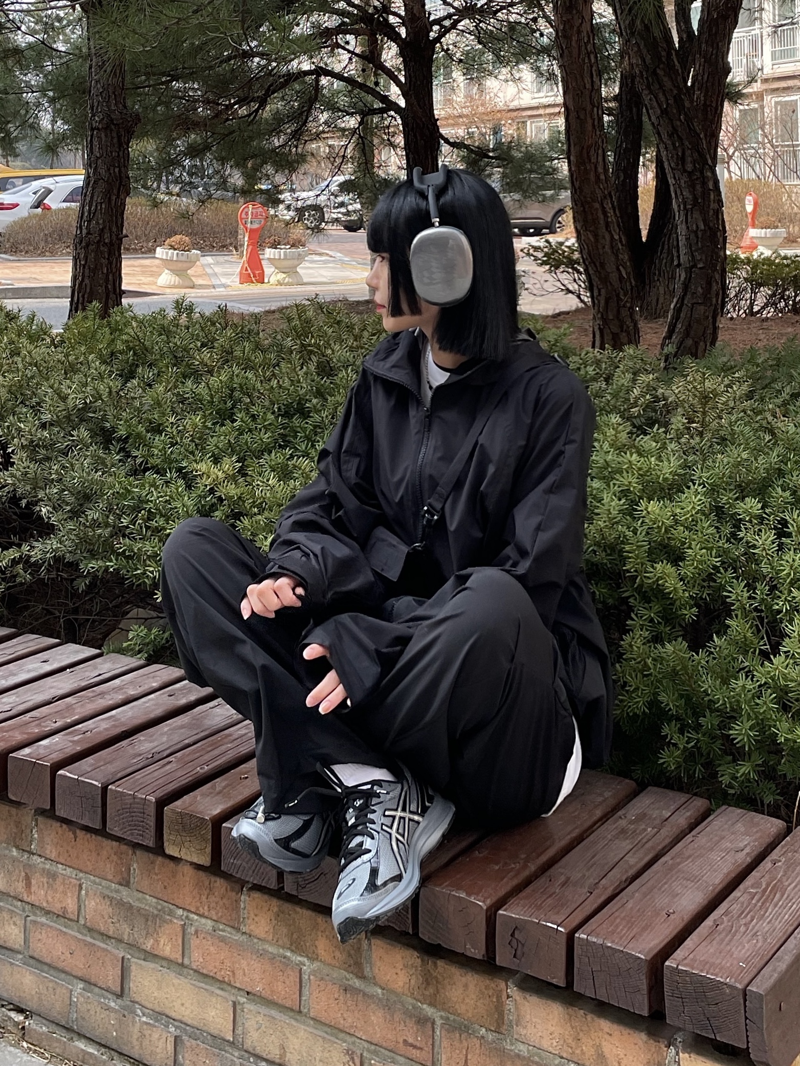 Apple AirPods Max Lightning Space Gray (Korean Ver.), Asics Jog 100 S Steel Grey - 2E Wide 착용 스타일 - 3