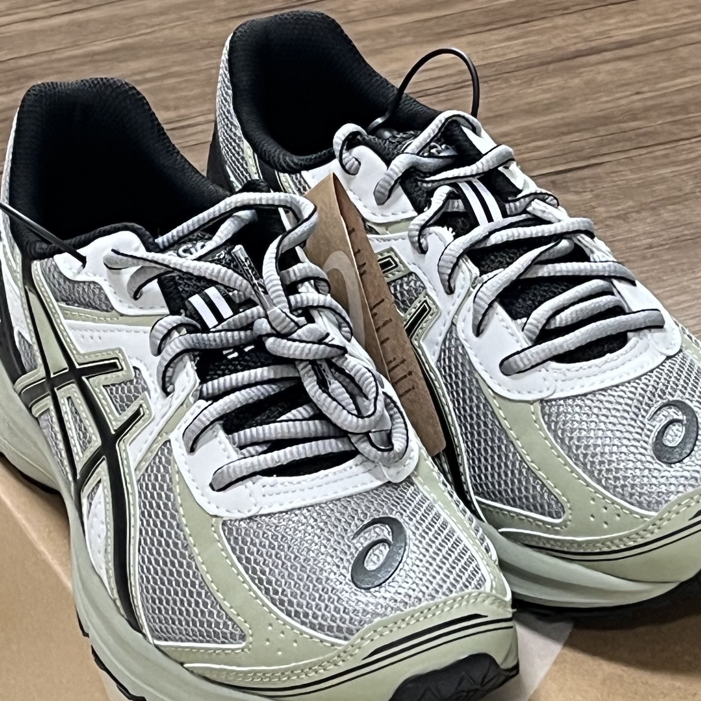 Asics Jog 100 S Sheet Rock - 2E Wide 착용 스타일 - 1