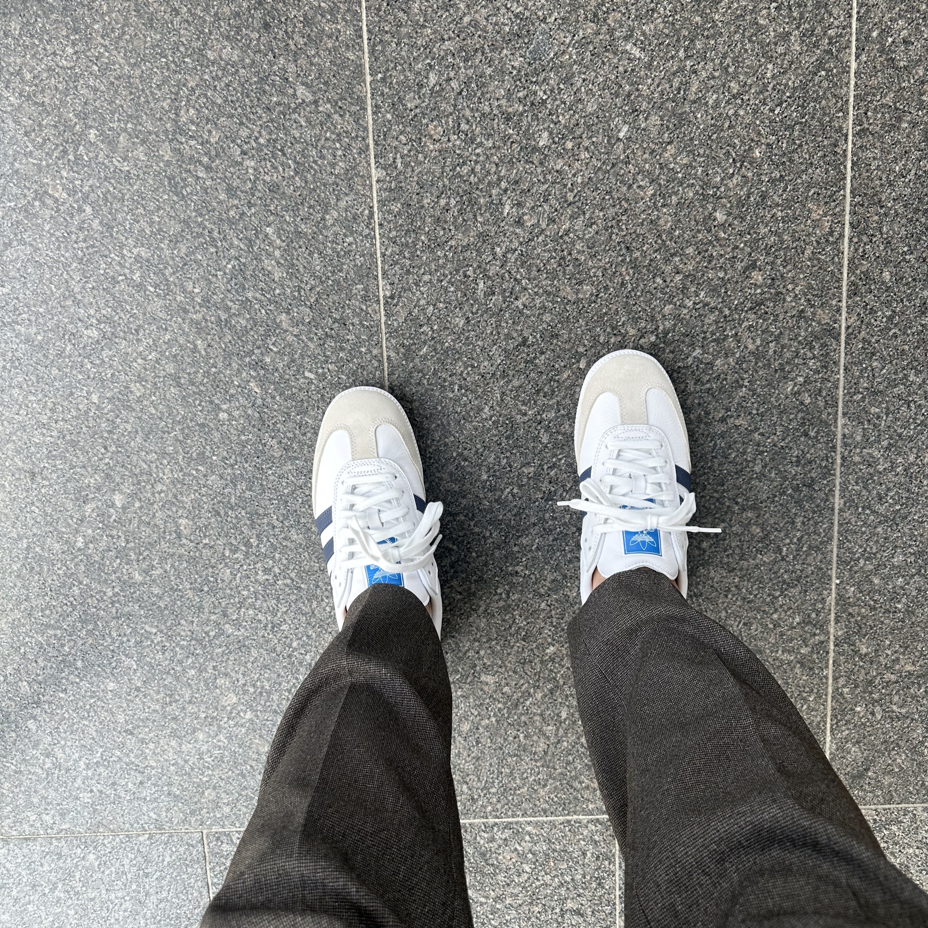 Adidas Samba ADV White Navy 착용 스타일 - 2