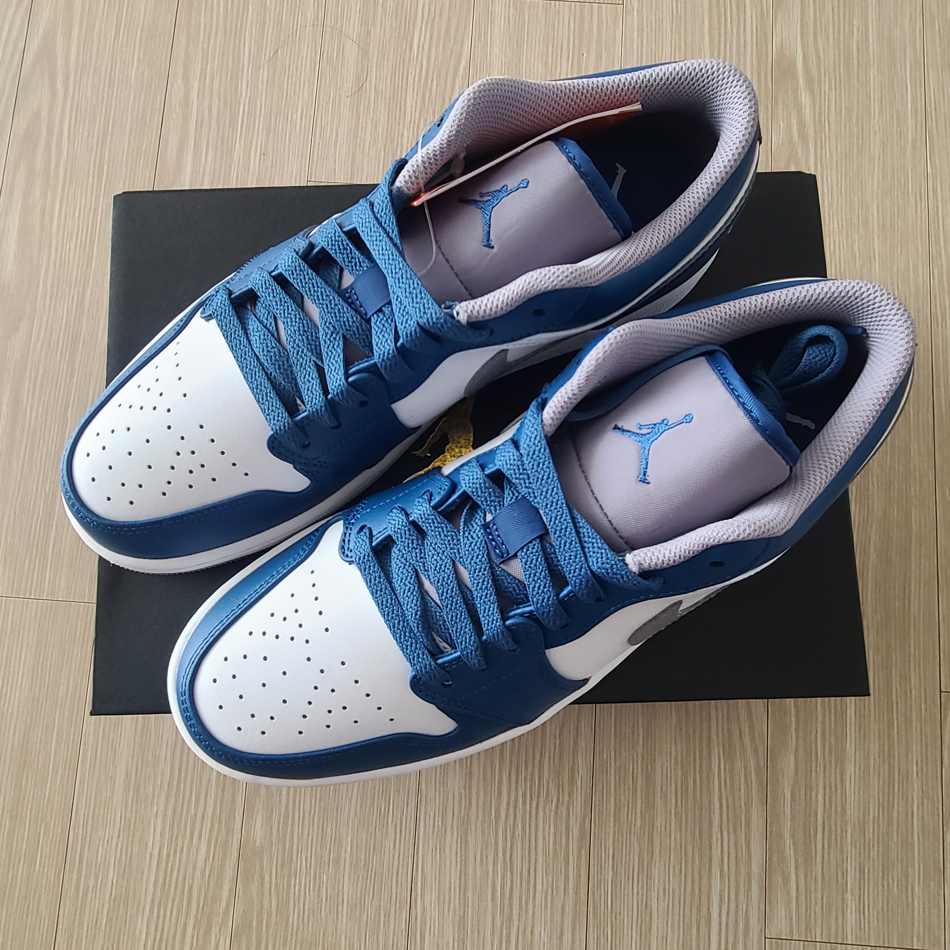 Jordan 1 Low True Blue Cement Grey 착용 스타일 - 2