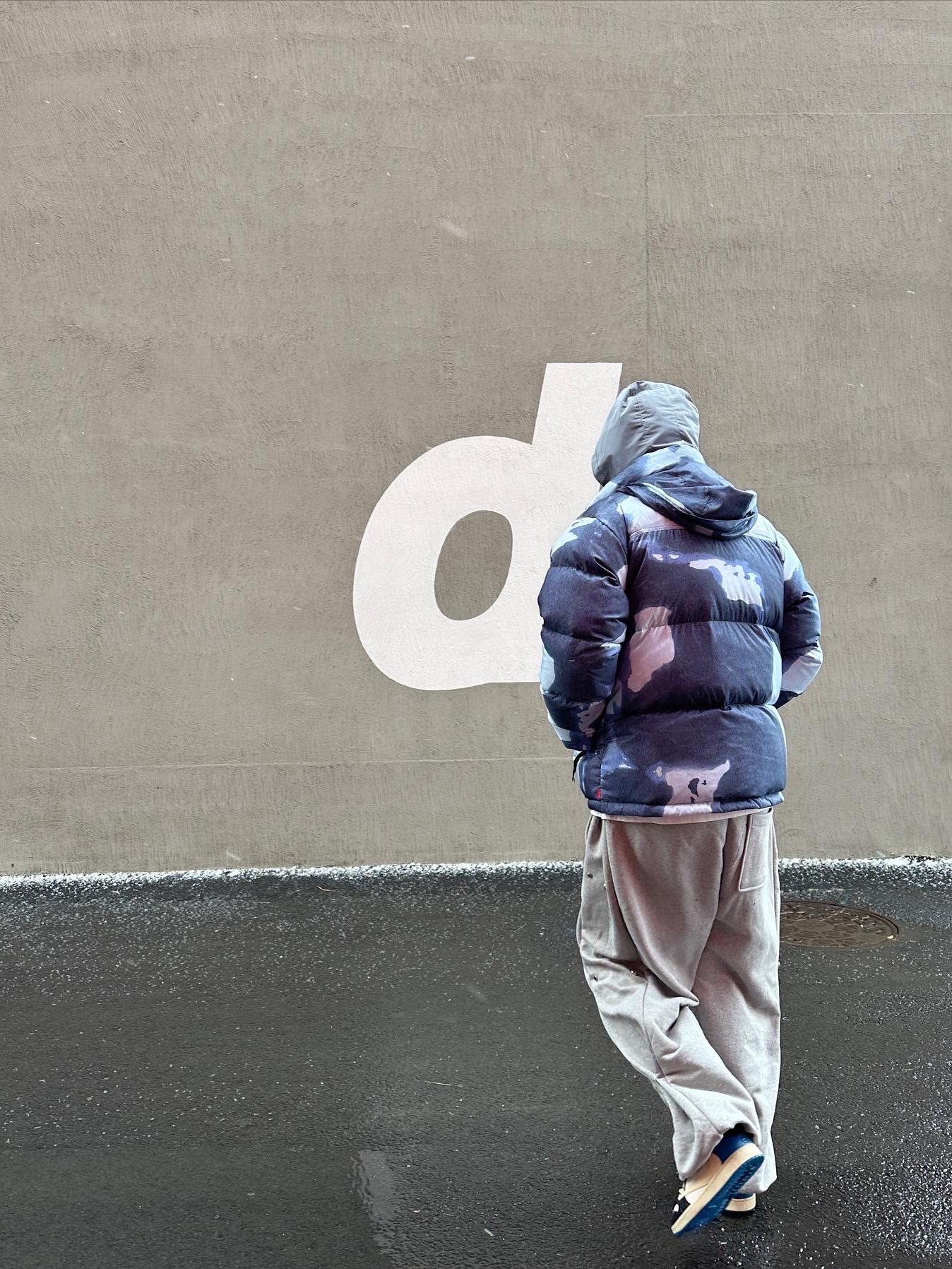 Supreme x The North Face Bleached Denim Print Nuptse Jacket Indigo - 21FW, Jordan 1 x Travis Scott x Fragment Retro Low OG SP Military Blue 착용 스타일