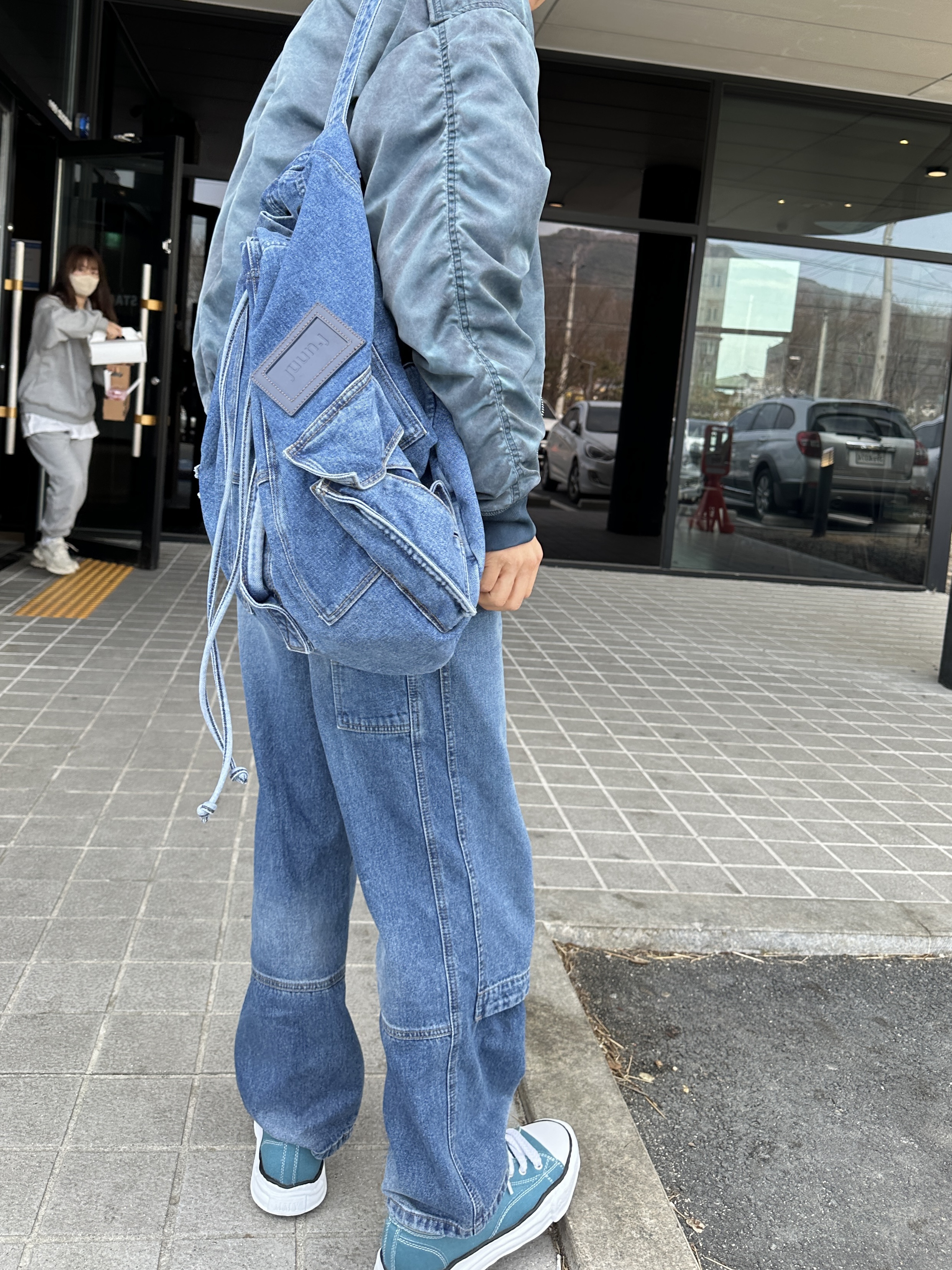 Juun.J Carpenter Denim Blue - 23SS, Maison Mihara Yasuhiro Peterson OG Sole Canvas Low Sneakers Blue 착용 스타일 - 2