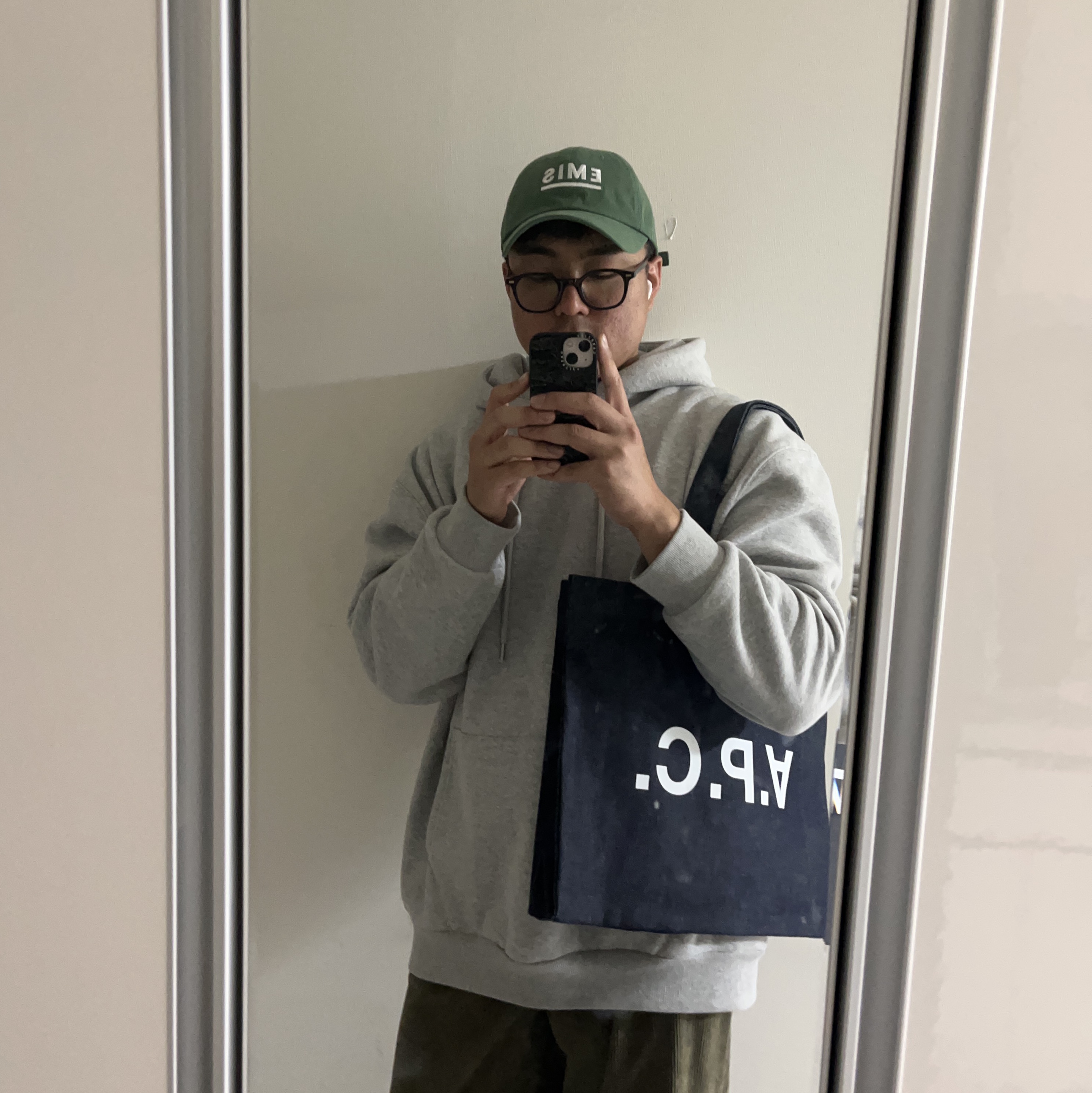 A.P.C. Daniela Shopping Bag Indigo, Apple iPhone 13 Mini 512GB Pink (Korean Ver.) 착용 스타일