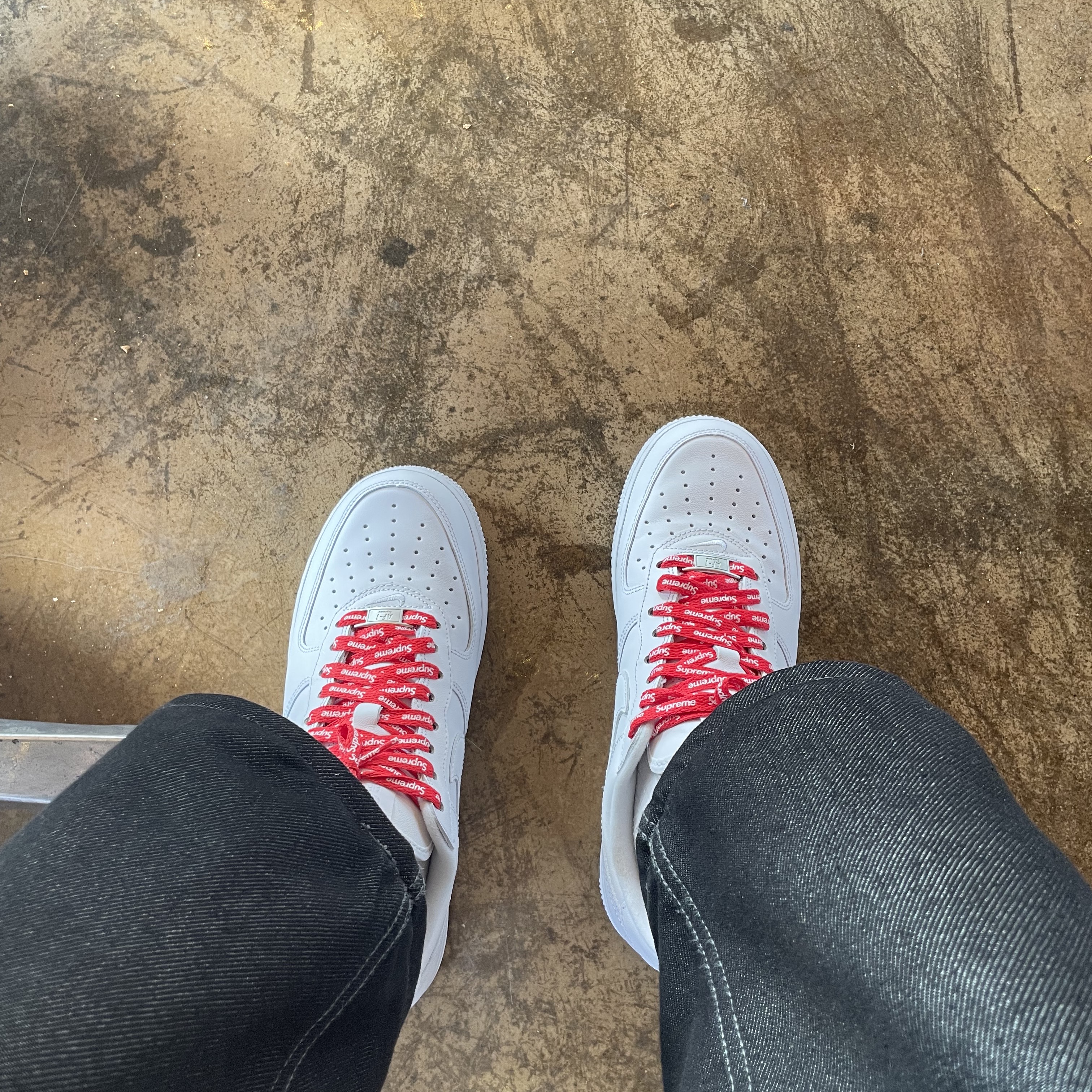 Nike x Supreme Air Force 1 Low White 착용 스타일