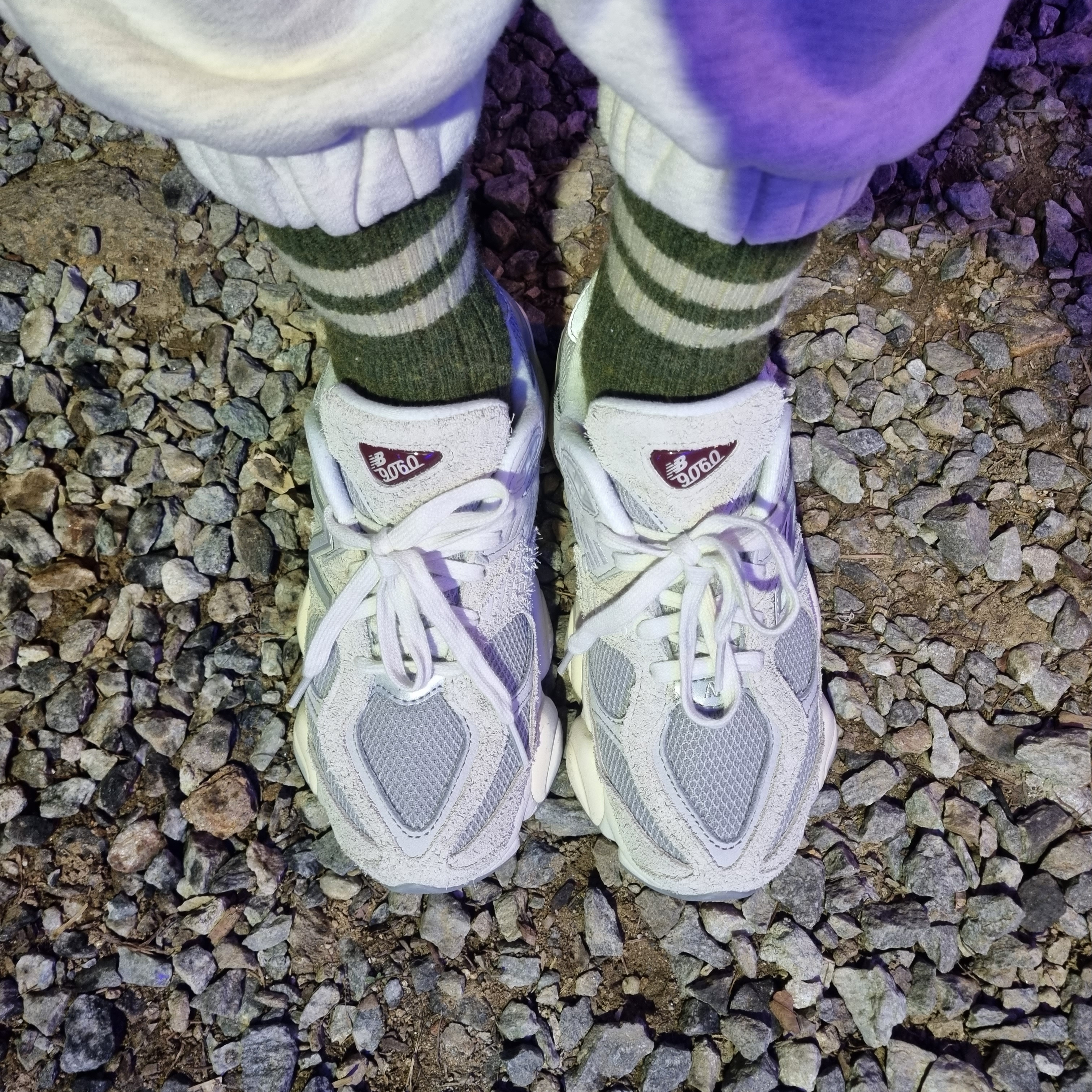 New Balance 9060 Lunar New Year Timberwolf Rain Cloud 착용 스타일 - 3