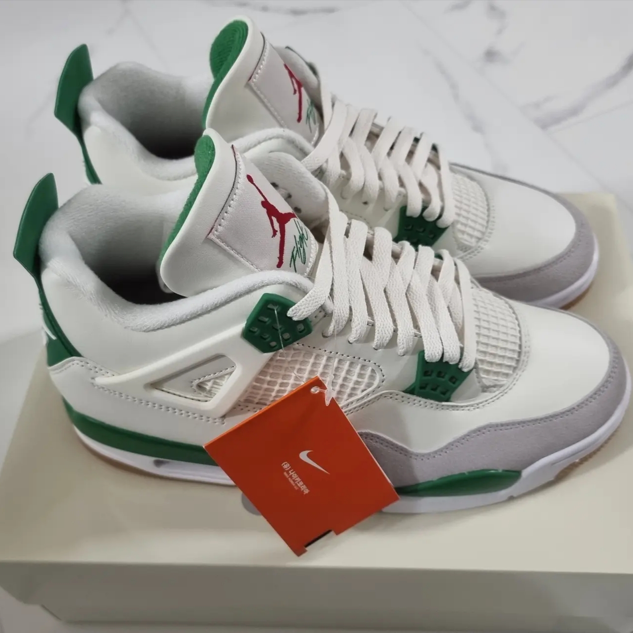 Jordan 4 x Nike SB Retro SP Pine Green 착용 스타일 - 1
