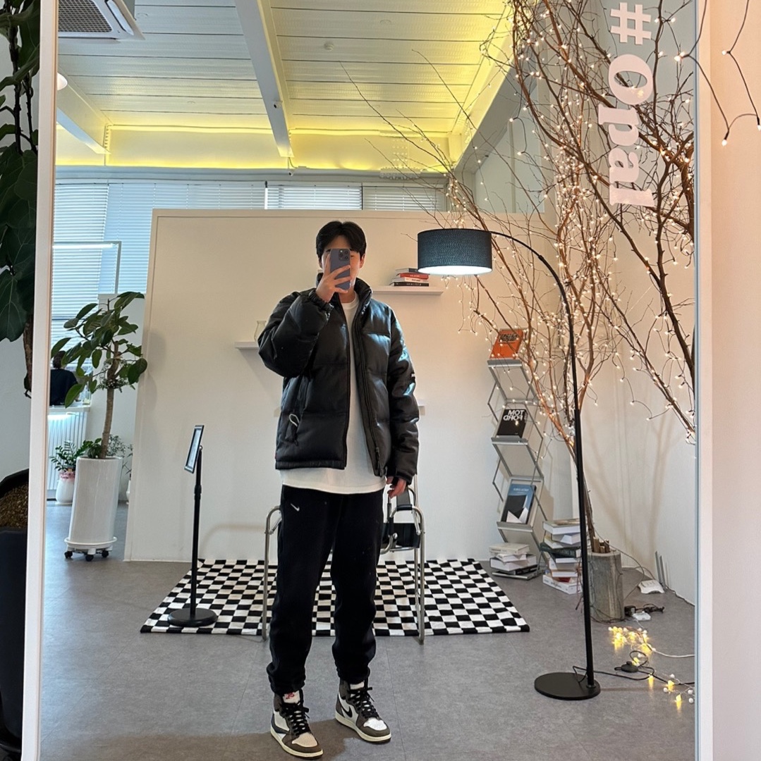 Supreme x The North Face Leather Nuptse Jacket Black - 17FW, Jordan 1 x Travis Scott Retro High OG SP Mocha 착용 스타일 - 2