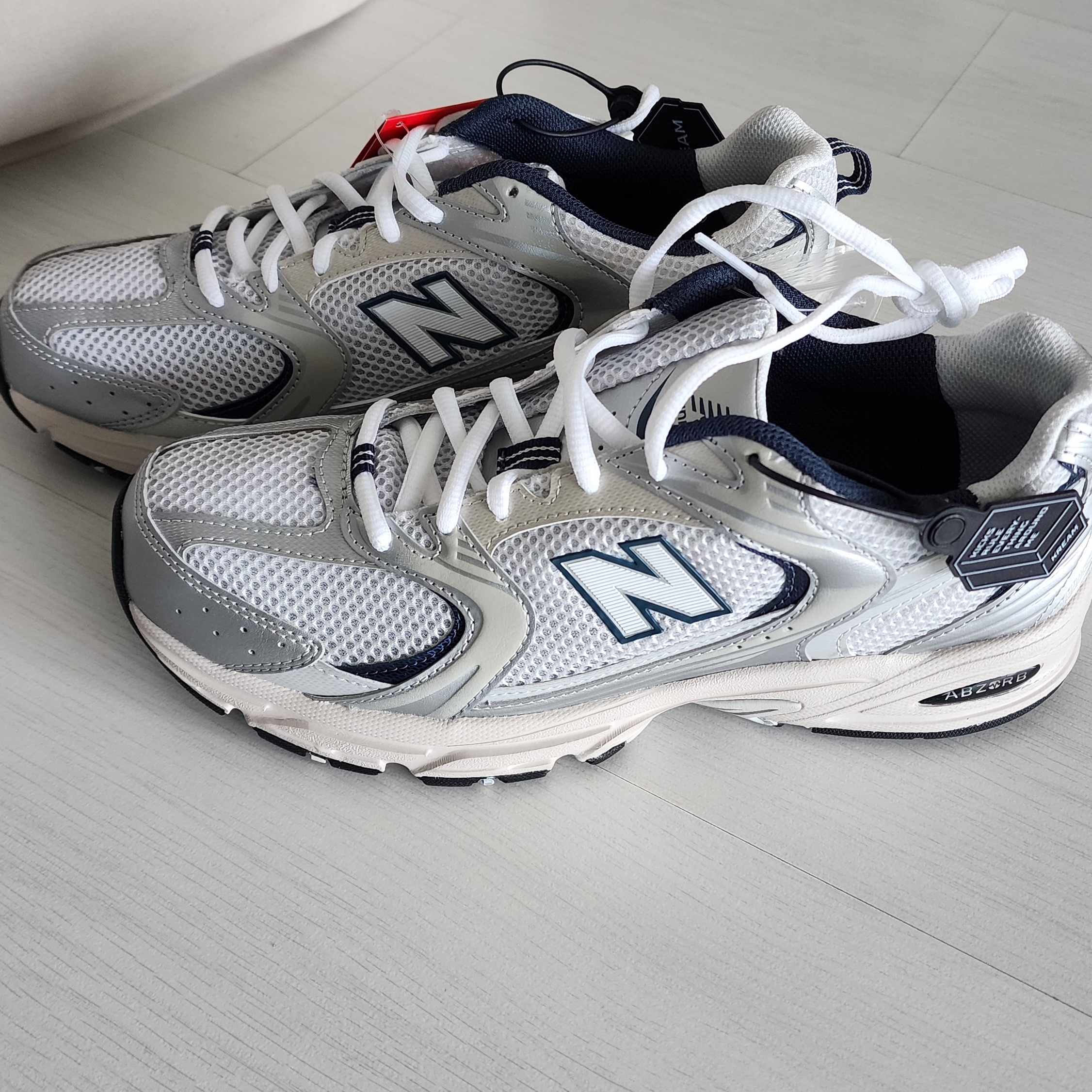 New Balance 530 Steel Grey 착용 스타일