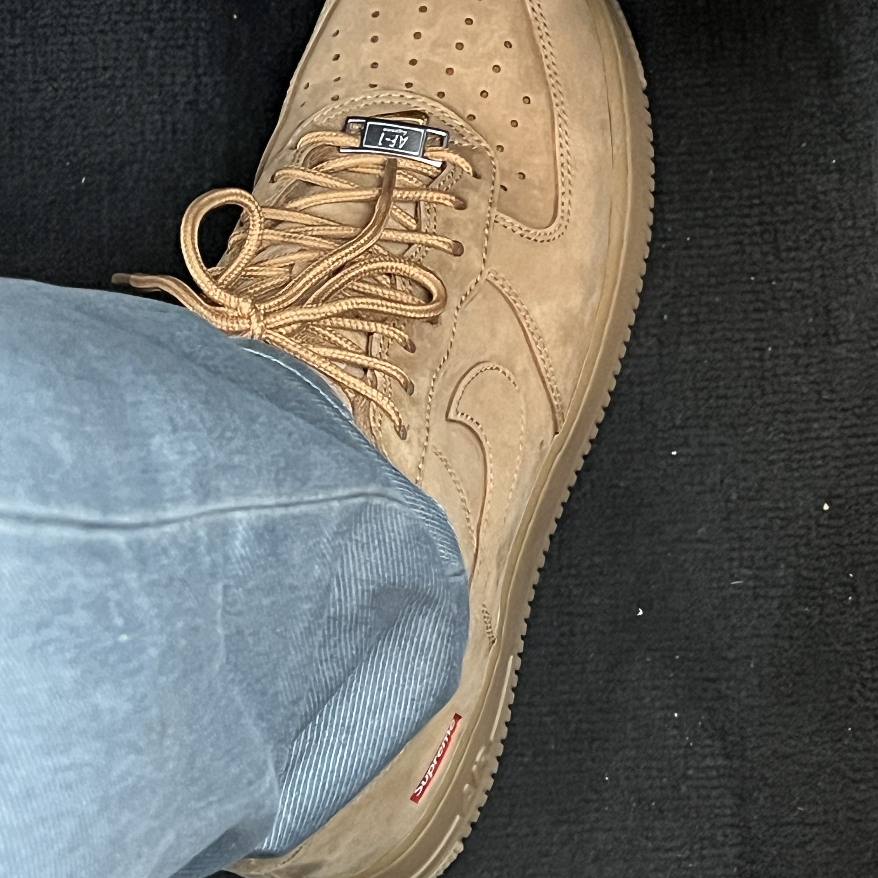 Nike x Supreme Air Force 1 Low Flax 착용 스타일 - 5