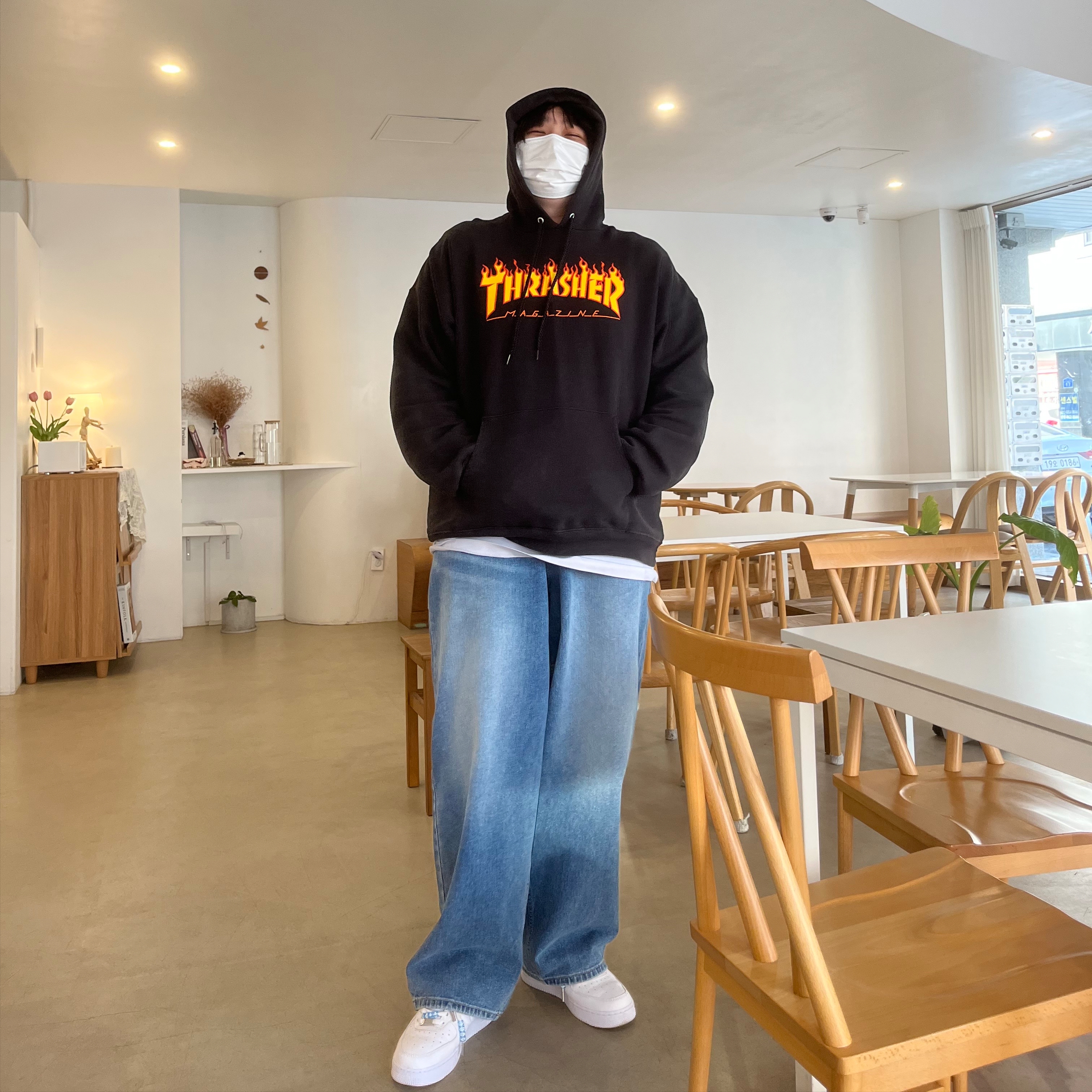 Nike x Drake Nocta Air Force 1 Low SP Certified Lover Boy White, Thrasher Flame Hood Black 착용 스타일 - 4
