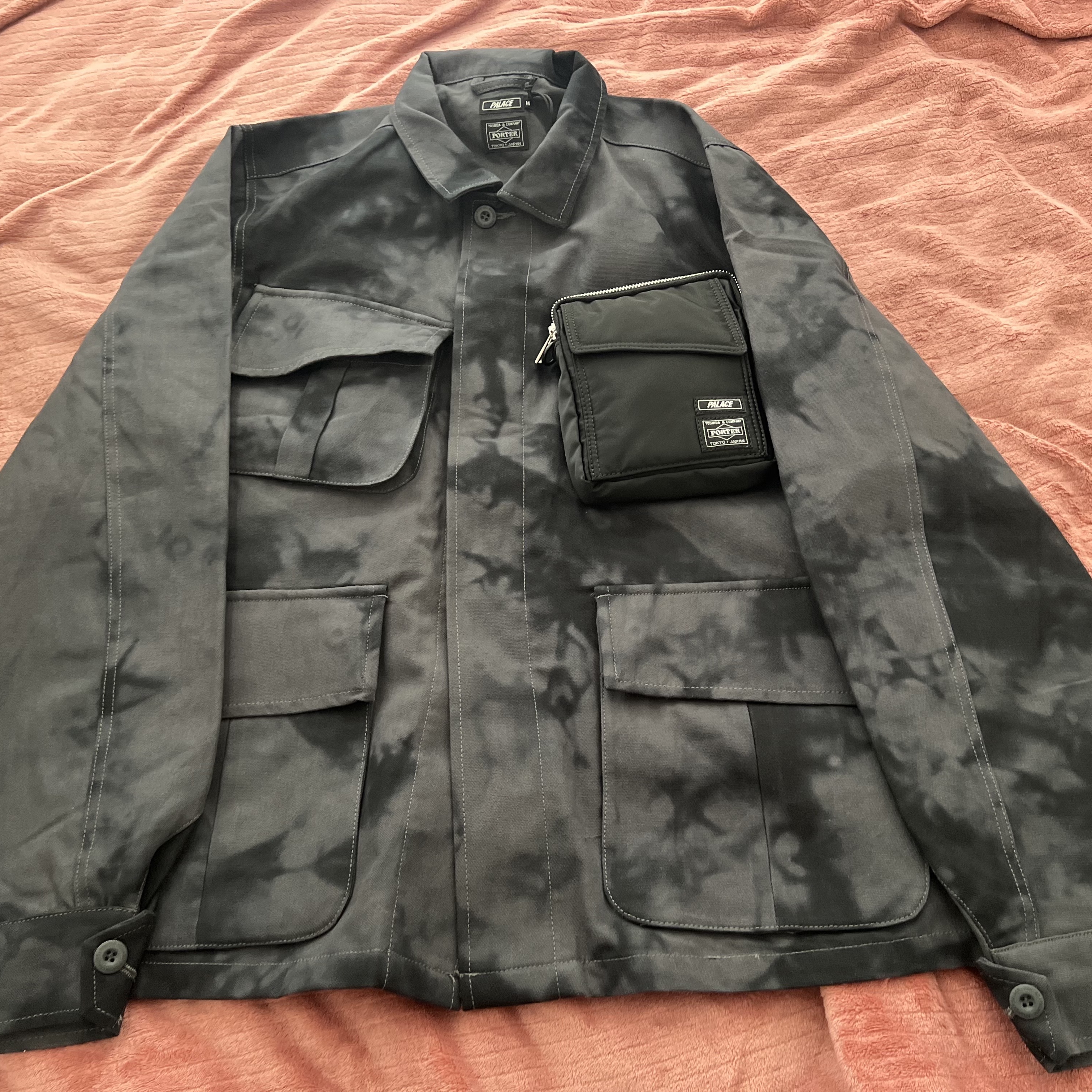 Palace x Porter Jacket & Pocket Bag Black 착용 스타일 - 1