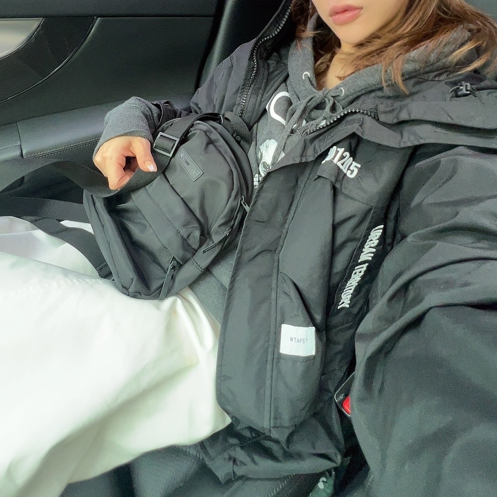 Adidas Puffylette Off White, Supreme x WTAPS Faux Fur Hooded Jacket Black - 21FW 착용 스타일 - 4