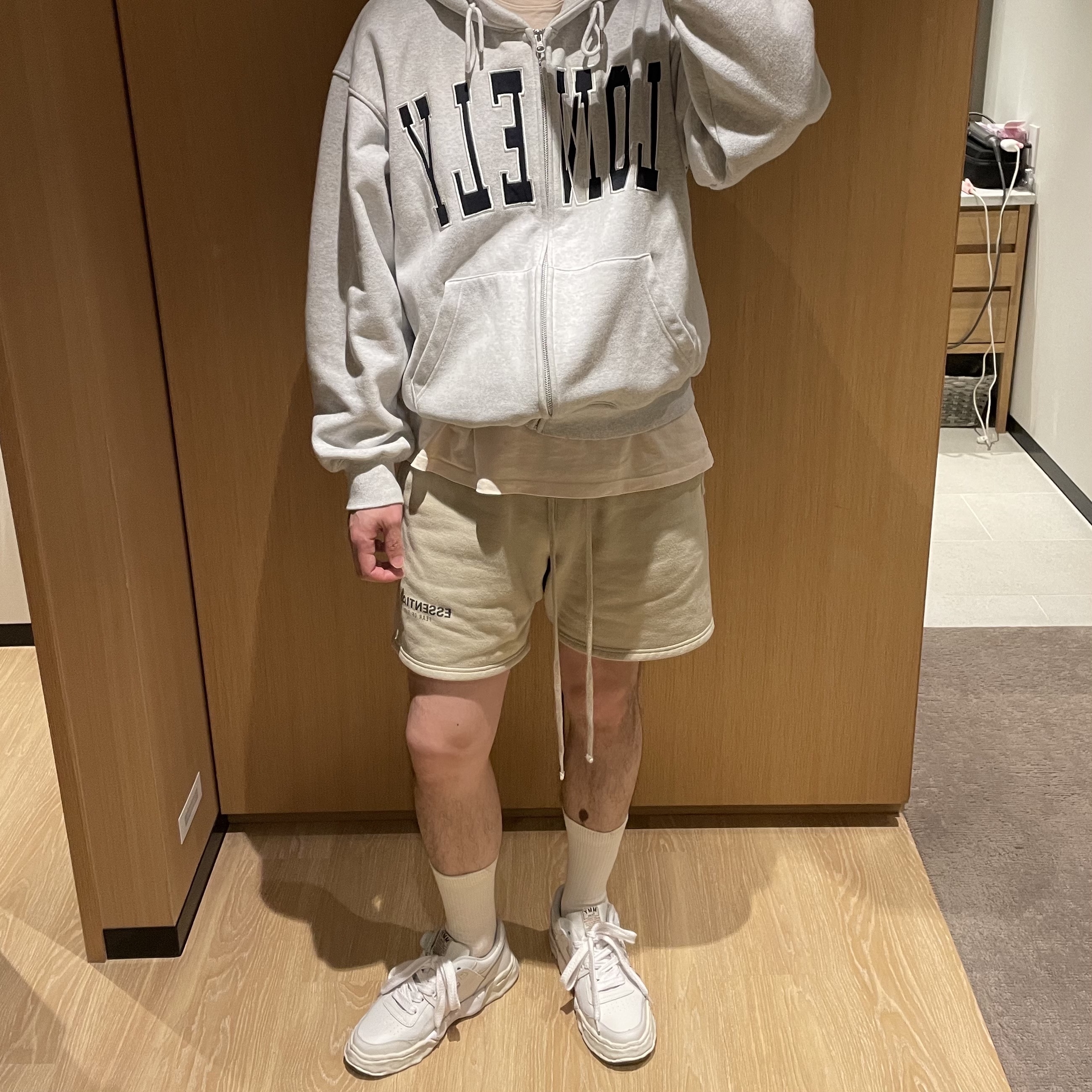 Maison Mihara Yasuhiro Parker OG Sole Leather Low-top Sneakers White, Essentials Fleece Shorts Olive/Khaki - 20FW 착용 스타일