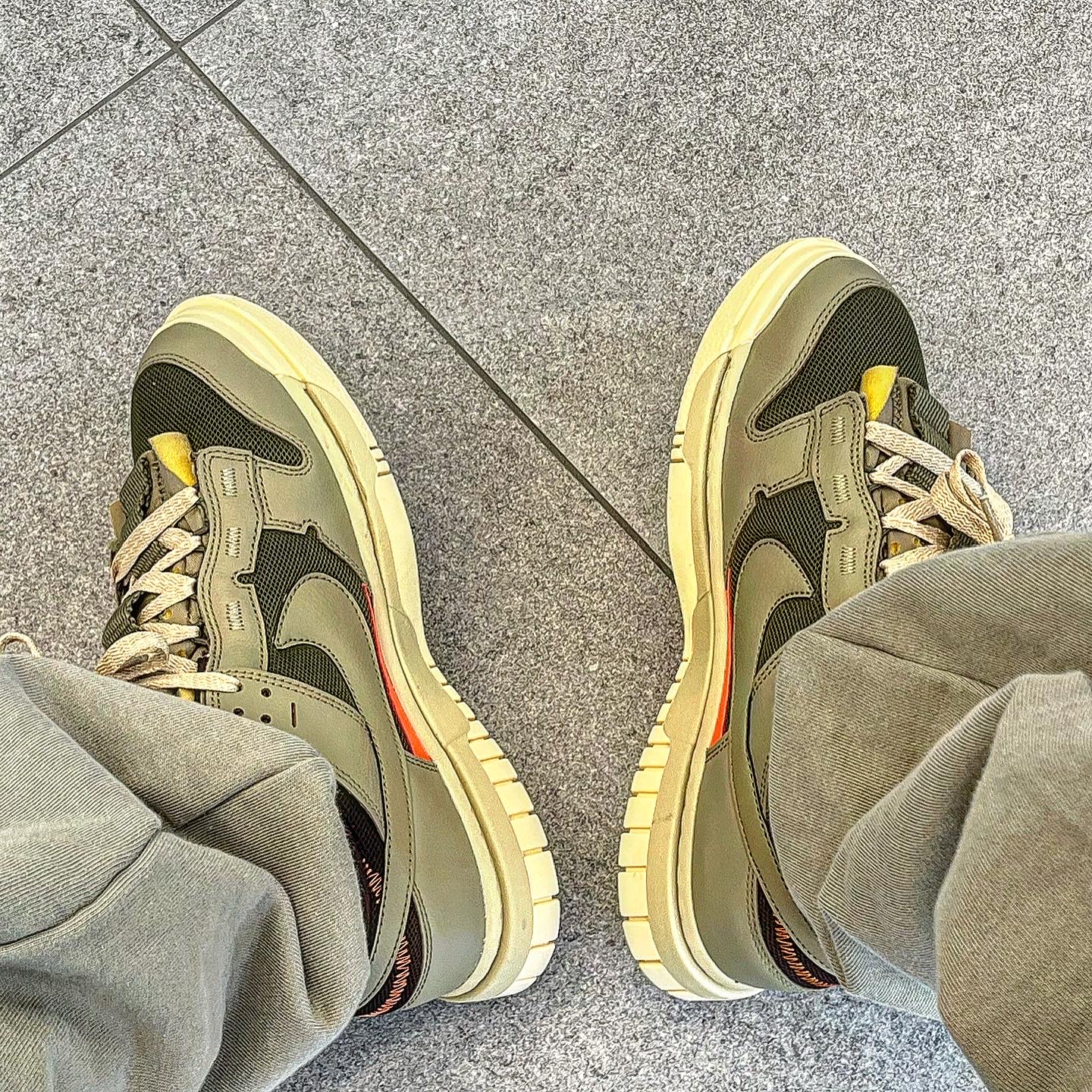 Nike Air Dunk Jumbo Medium Olive 착용 스타일