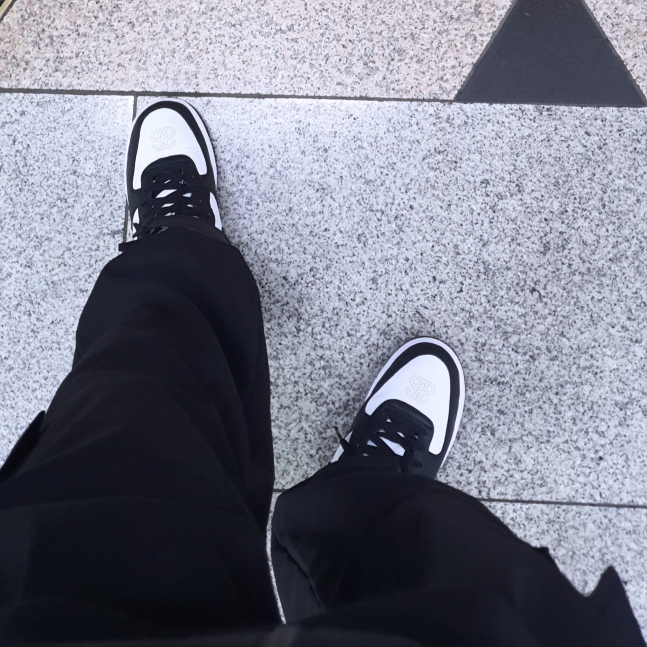 Nike x Stussy Air Force 1 '07 Mid SP Black and Light Bone 착용 스타일