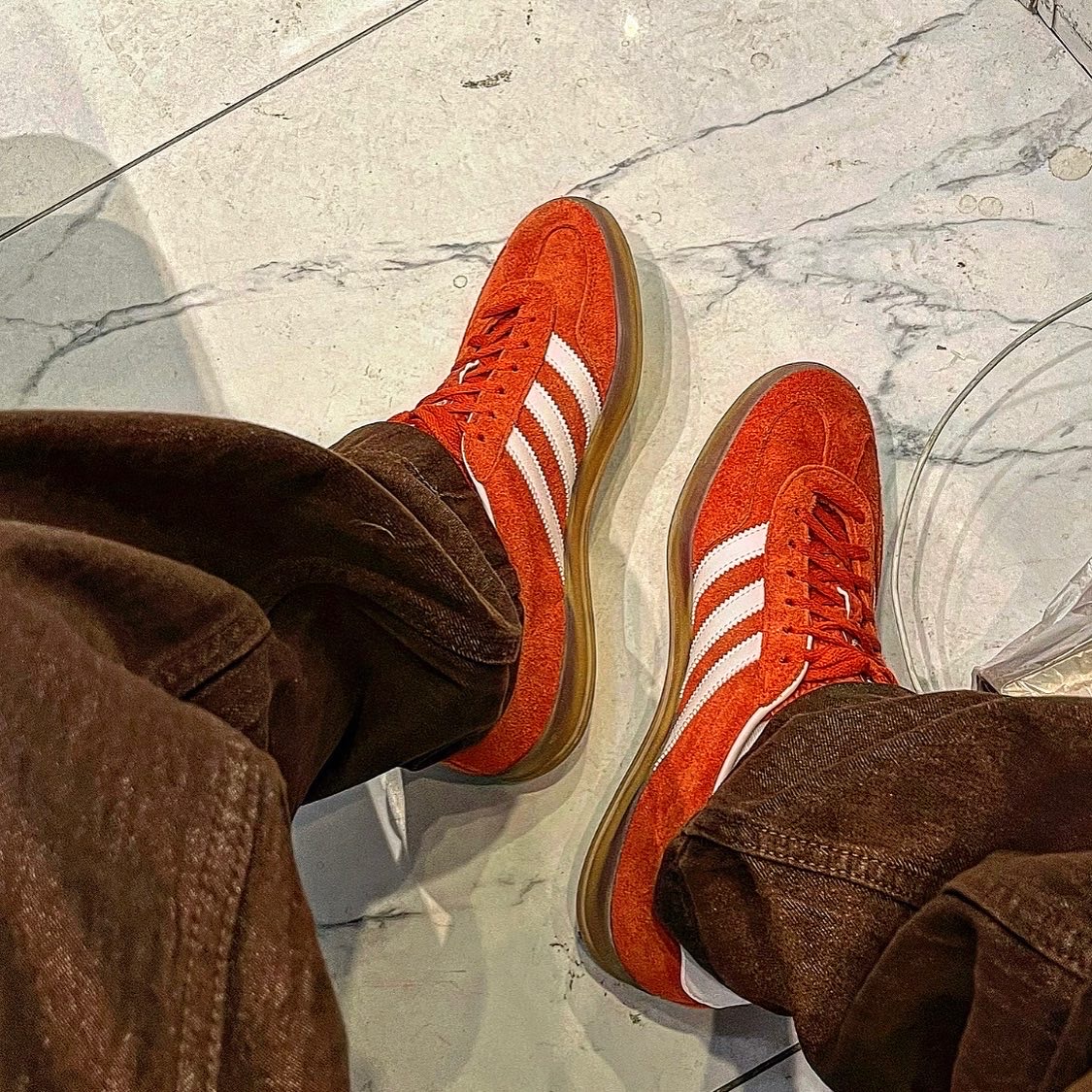 (W) Adidas Gazelle Indoor Bold Orange Cloud White 착용 스타일