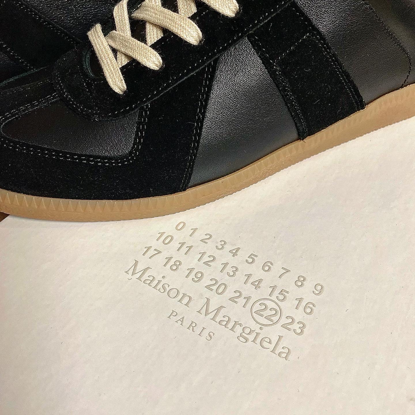 Maison Margiela Calfskin Replica Sneakers Black 착용 스타일