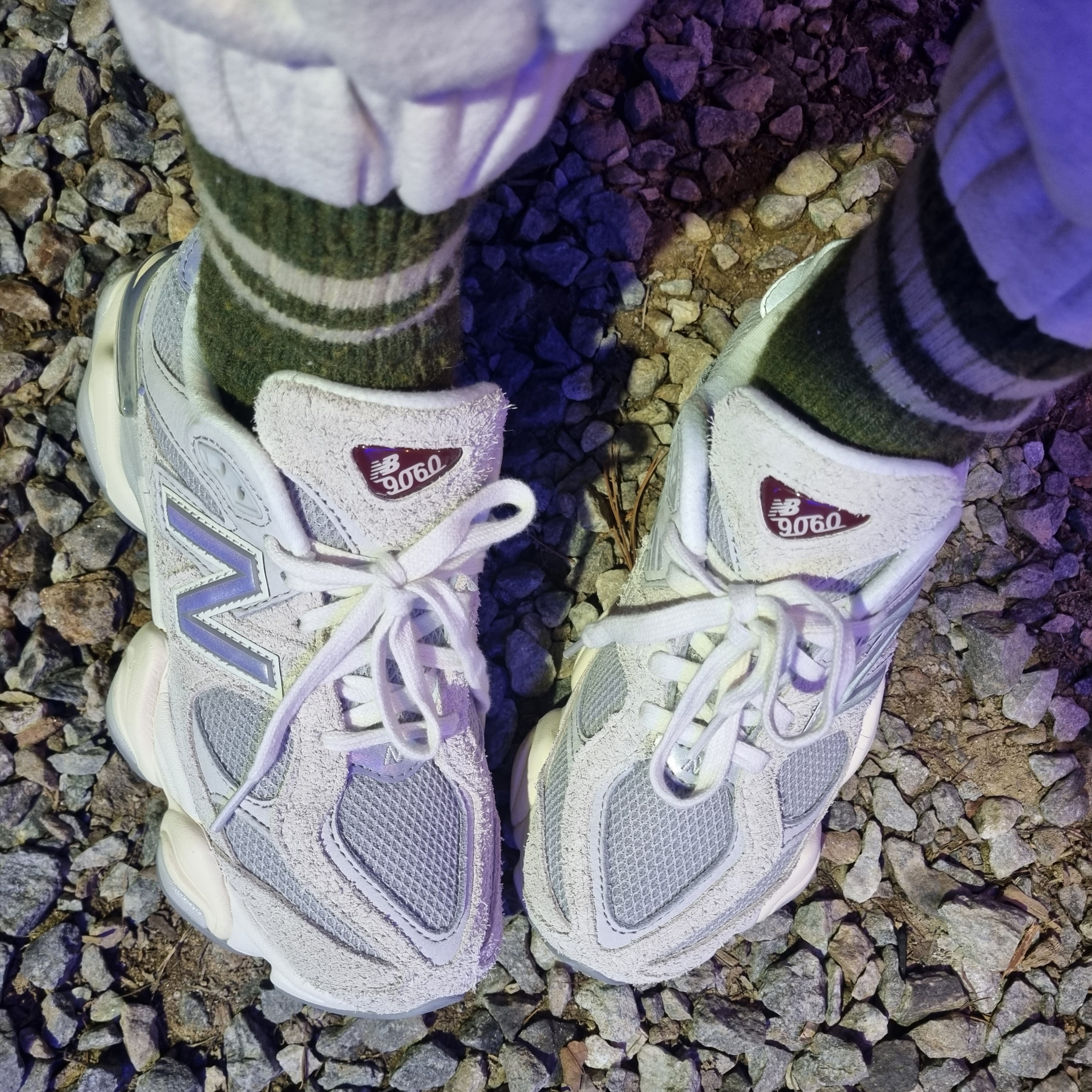 New Balance 9060 Lunar New Year Timberwolf Rain Cloud 착용 스타일 - 4