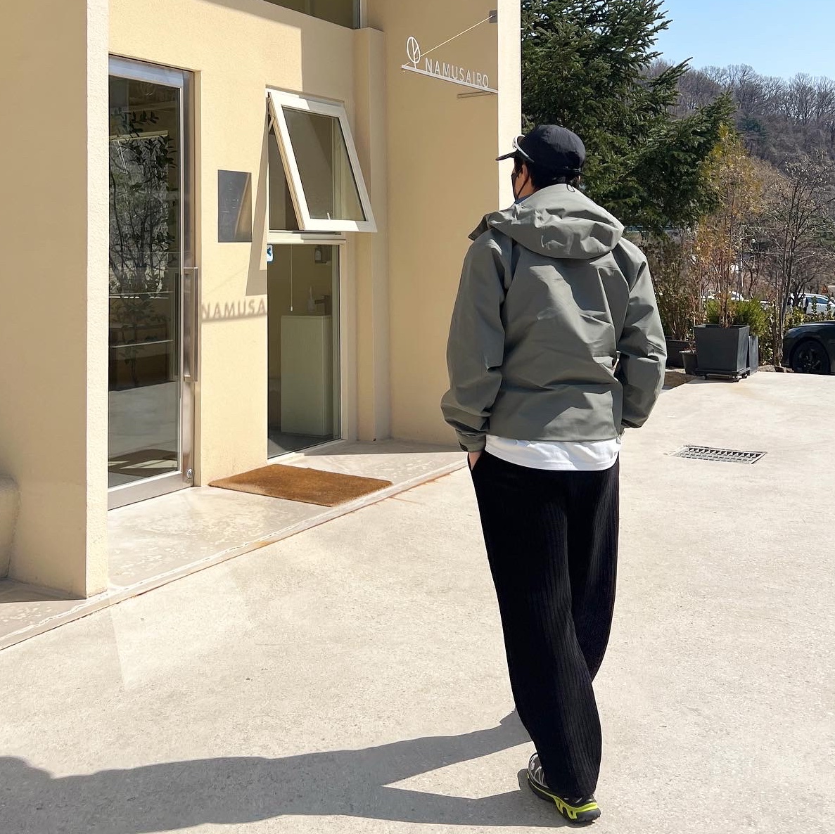 Salomon XT-6 Black Evening Primrose, Arc'teryx Alpha SV Jacket Forage 착용 스타일 - 2